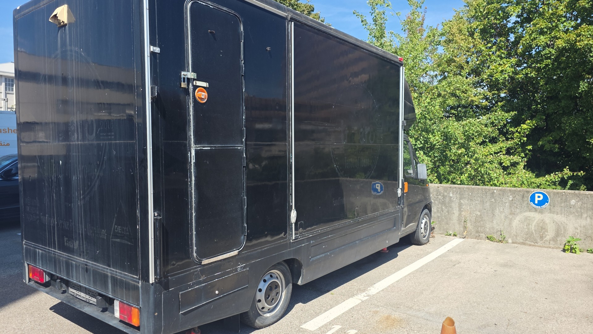 PEUGEOT Food Truck 2.5D
