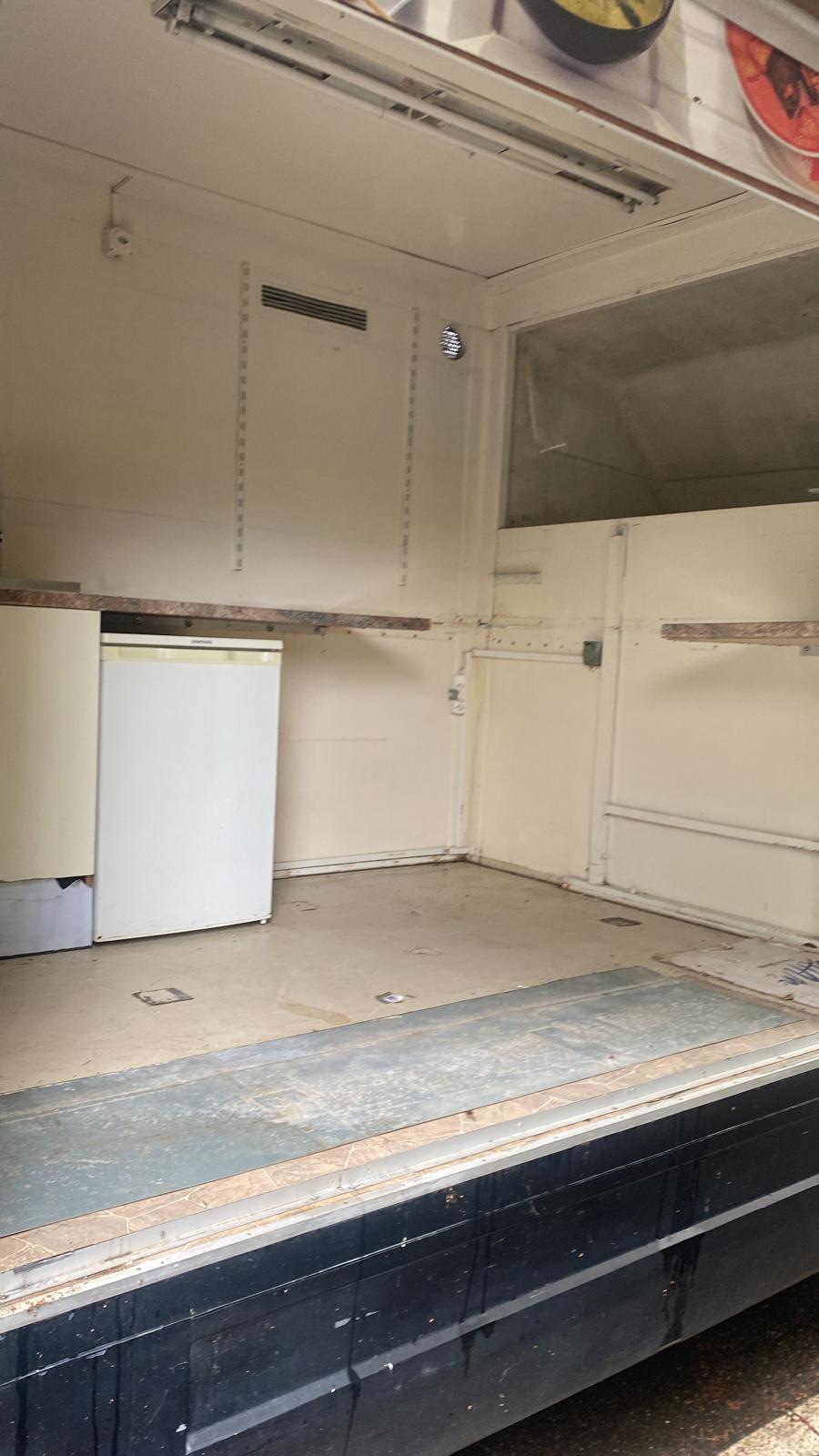 PEUGEOT Food Truck 2.5D-image-2