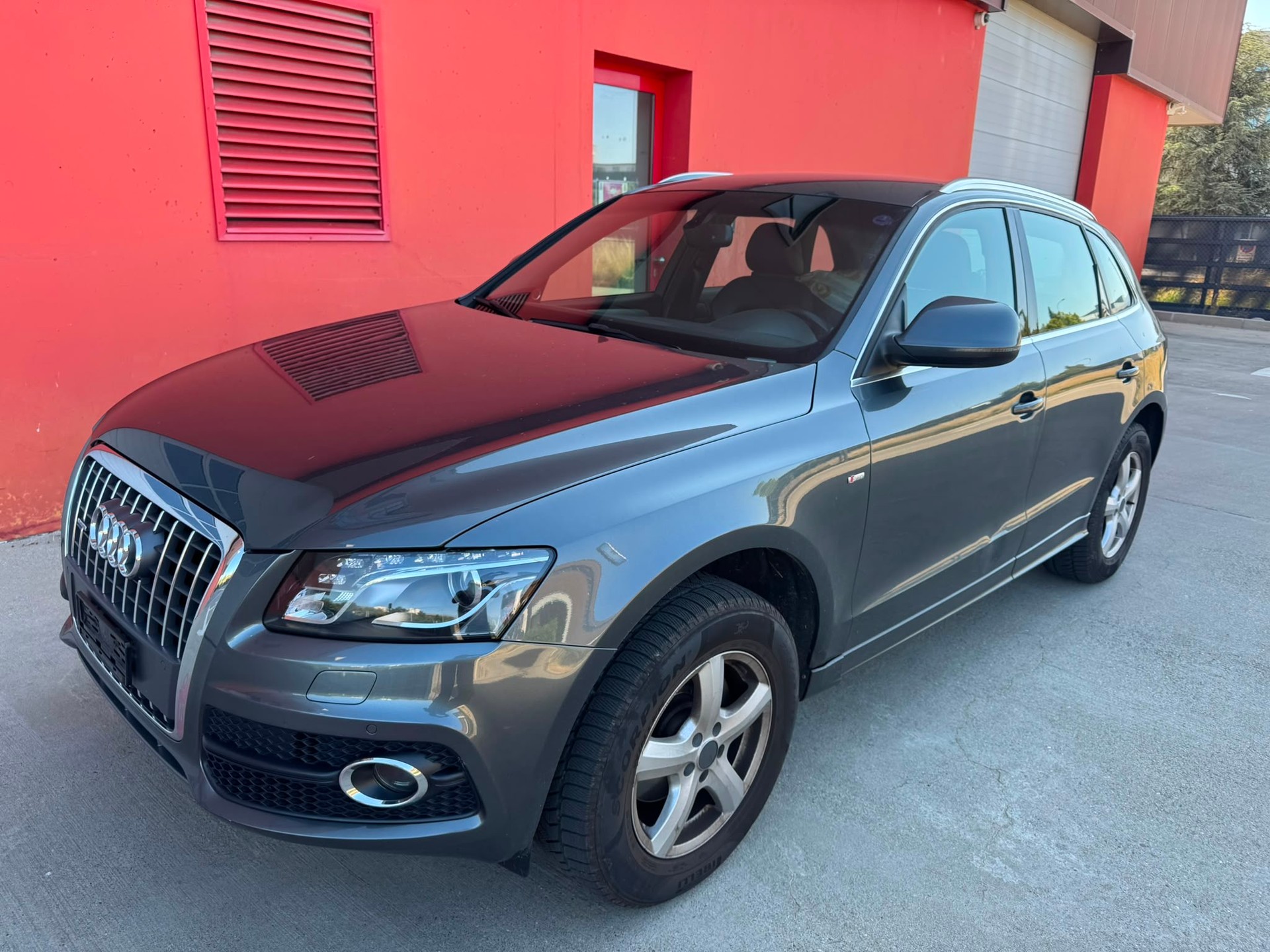 AUDI Q5 2.0 TFSI quattro S-tronic-image-2