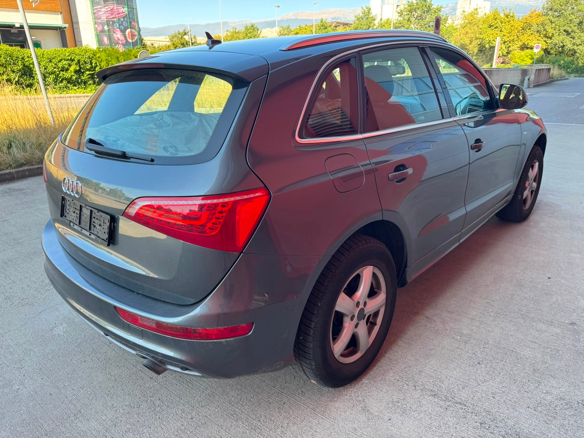 AUDI Q5 2.0 TFSI quattro S-tronic-image-4