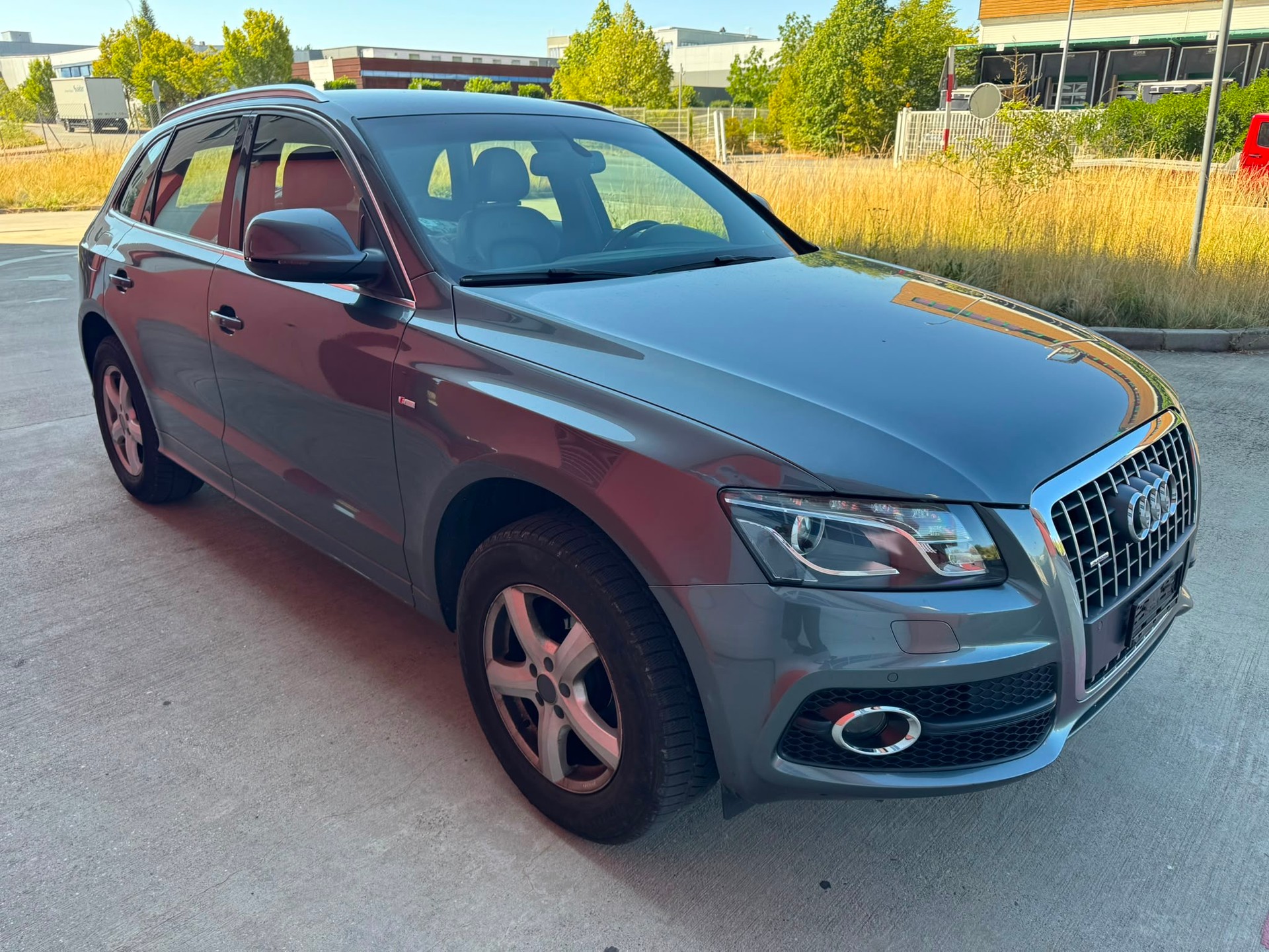 AUDI Q5 2.0 TFSI quattro S-tronic-image-1