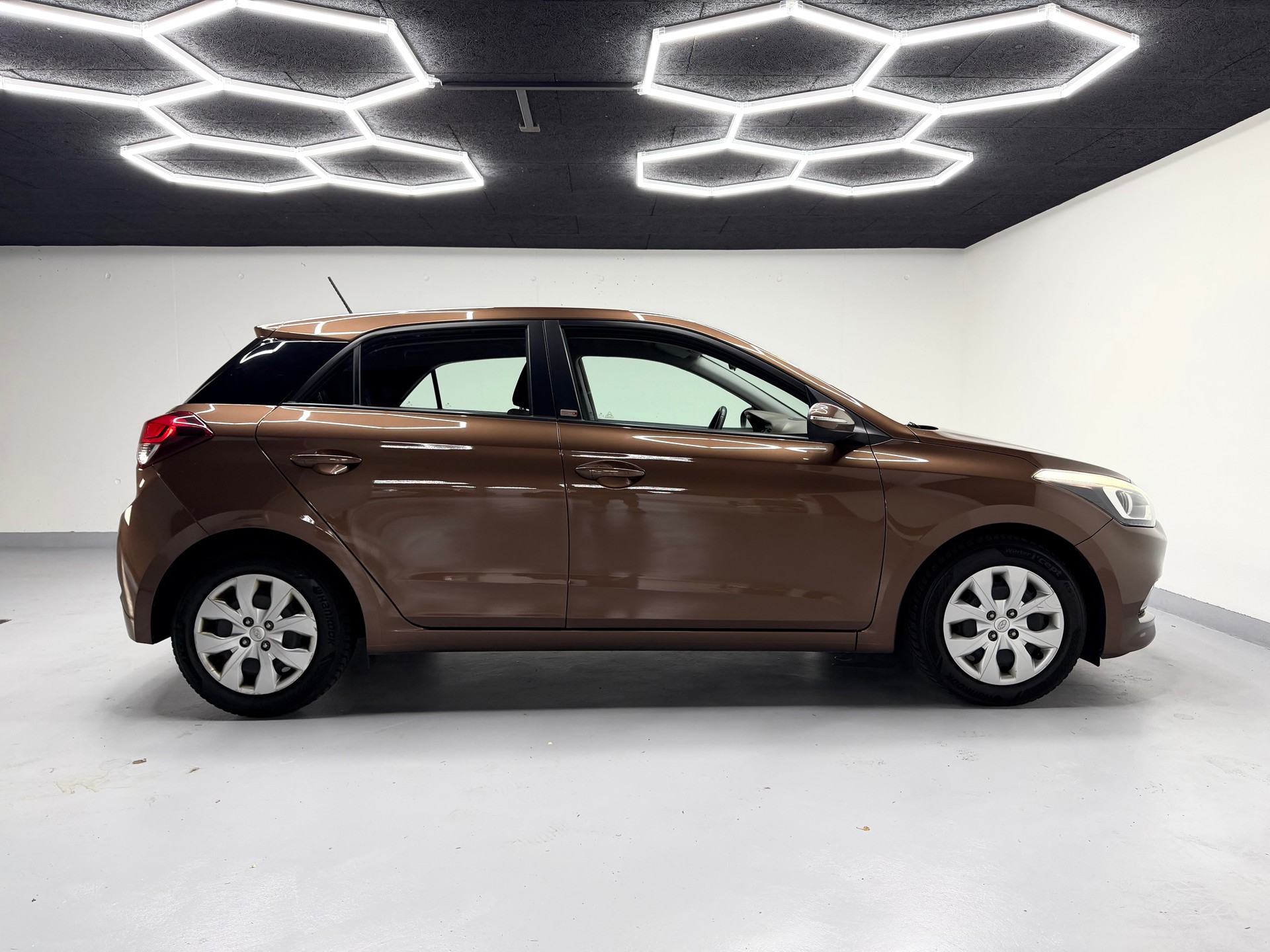 HYUNDAI i20 1.4 Vertex Automatic-image-3
