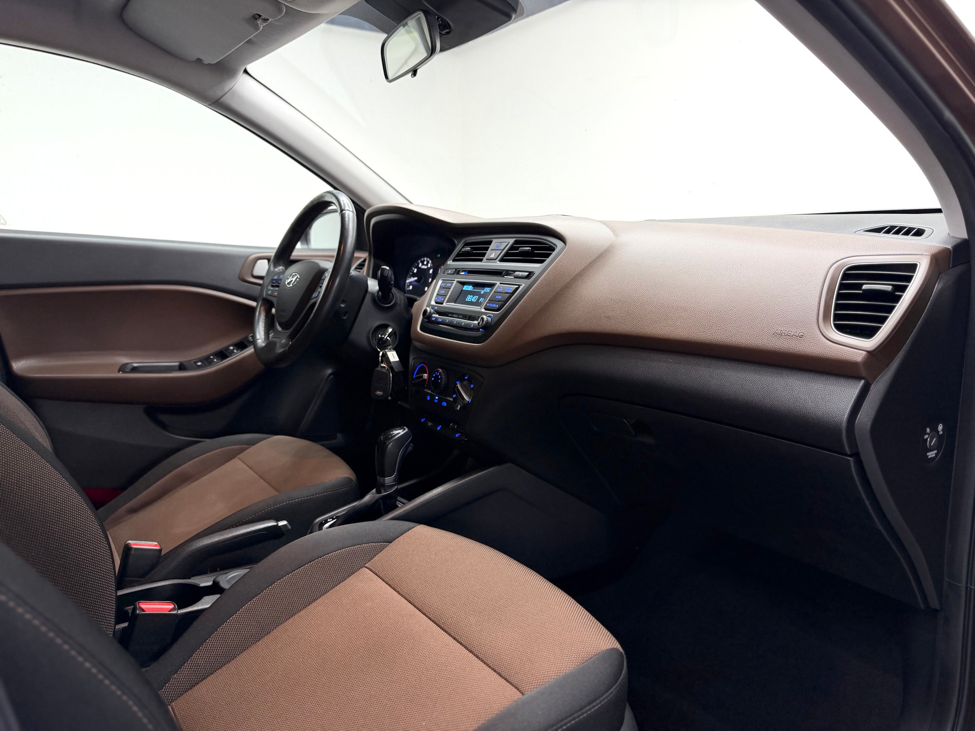 HYUNDAI i20 1.4 Vertex Automatic-image-11