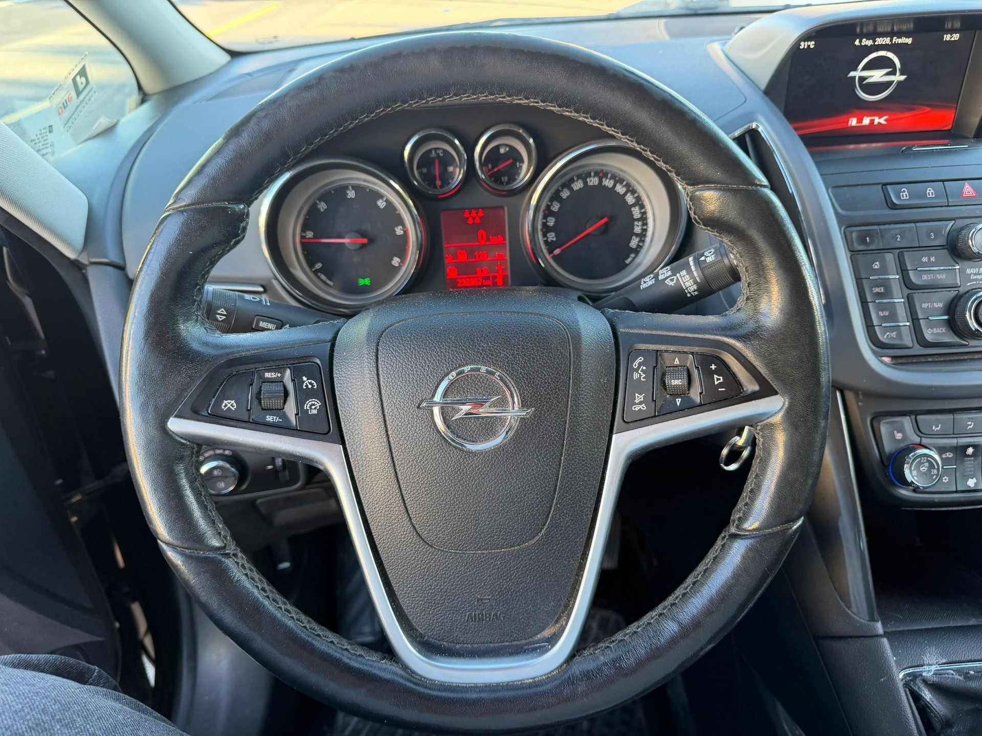 OPEL Zafira Tourer 2.0 CDTi Cosmo-image-16