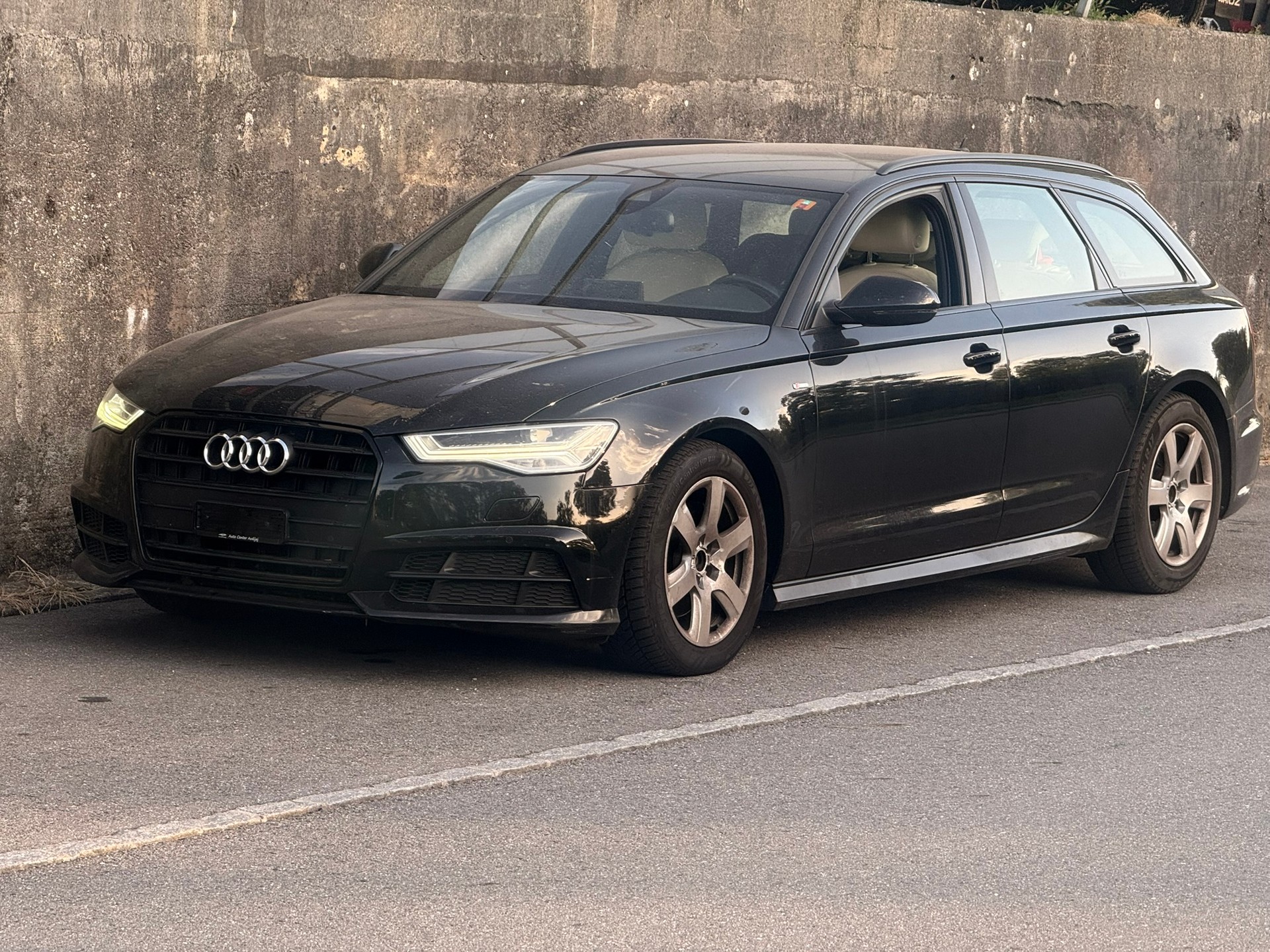 AUDI A6 Avant 2.0 TDI Attraction S-tronic-image-2