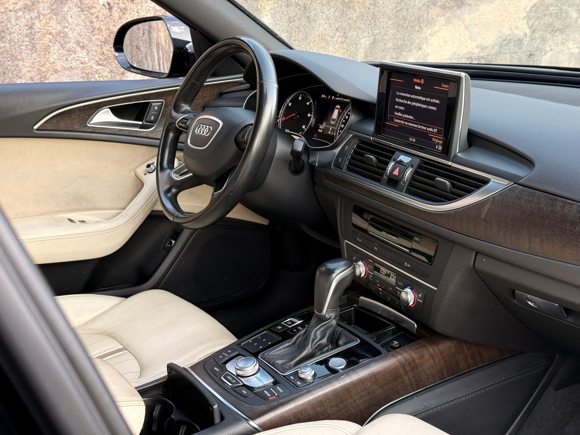 AUDI A6 Avant 2.0 TDI Attraction S-tronic-image-12
