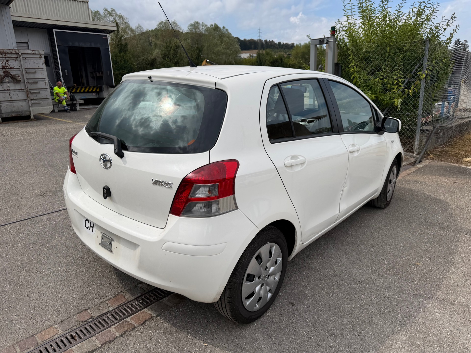 TOYOTA Yaris 1.33 Linea Sol-image-2