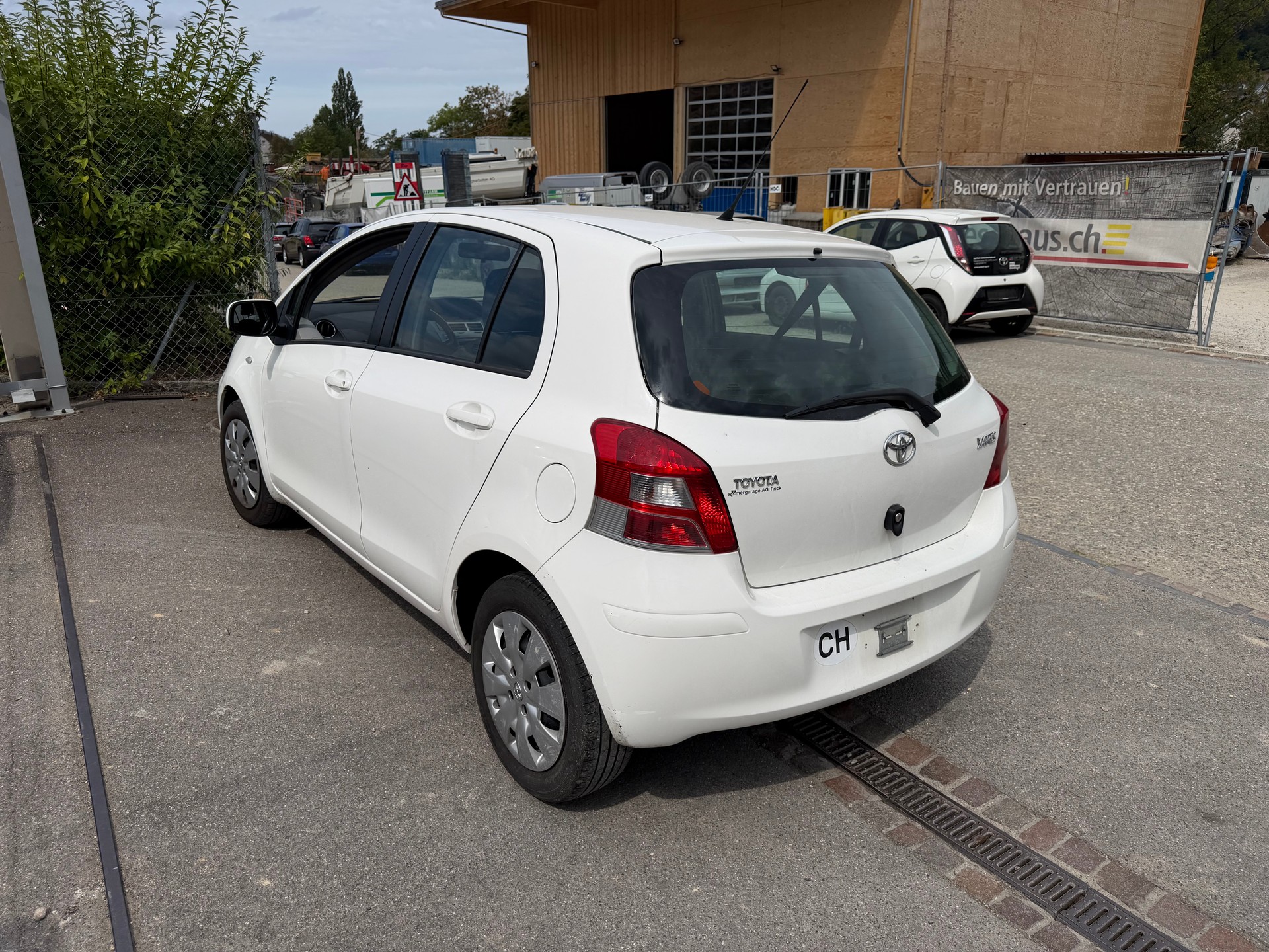 TOYOTA Yaris 1.33 Linea Sol-image-1