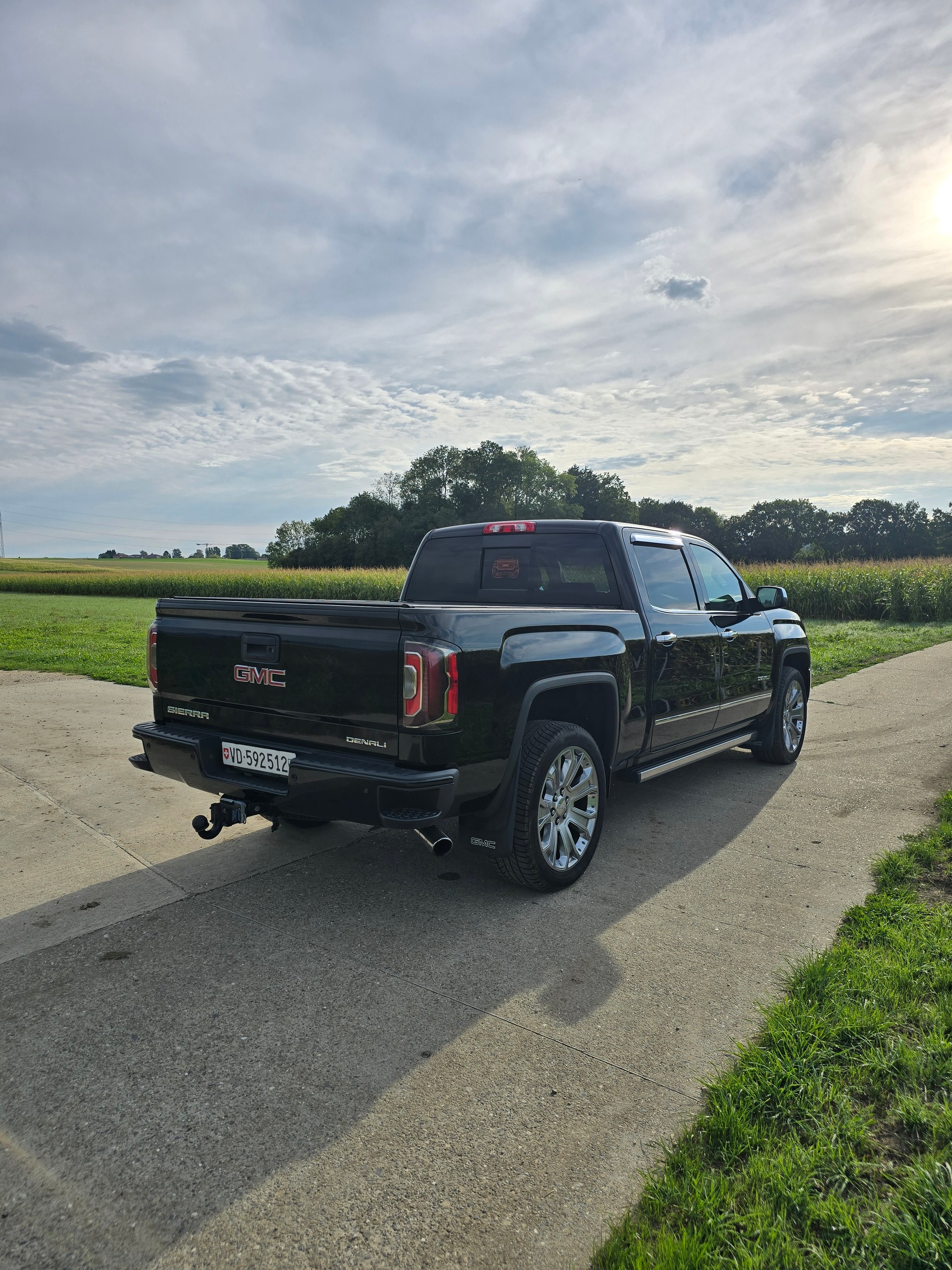 GMC Sierra denali-image-3