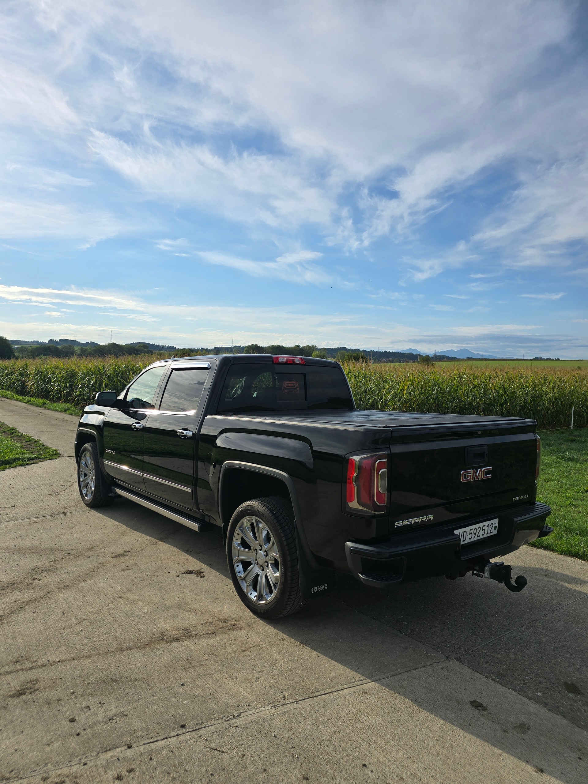 GMC Sierra denali-image-2