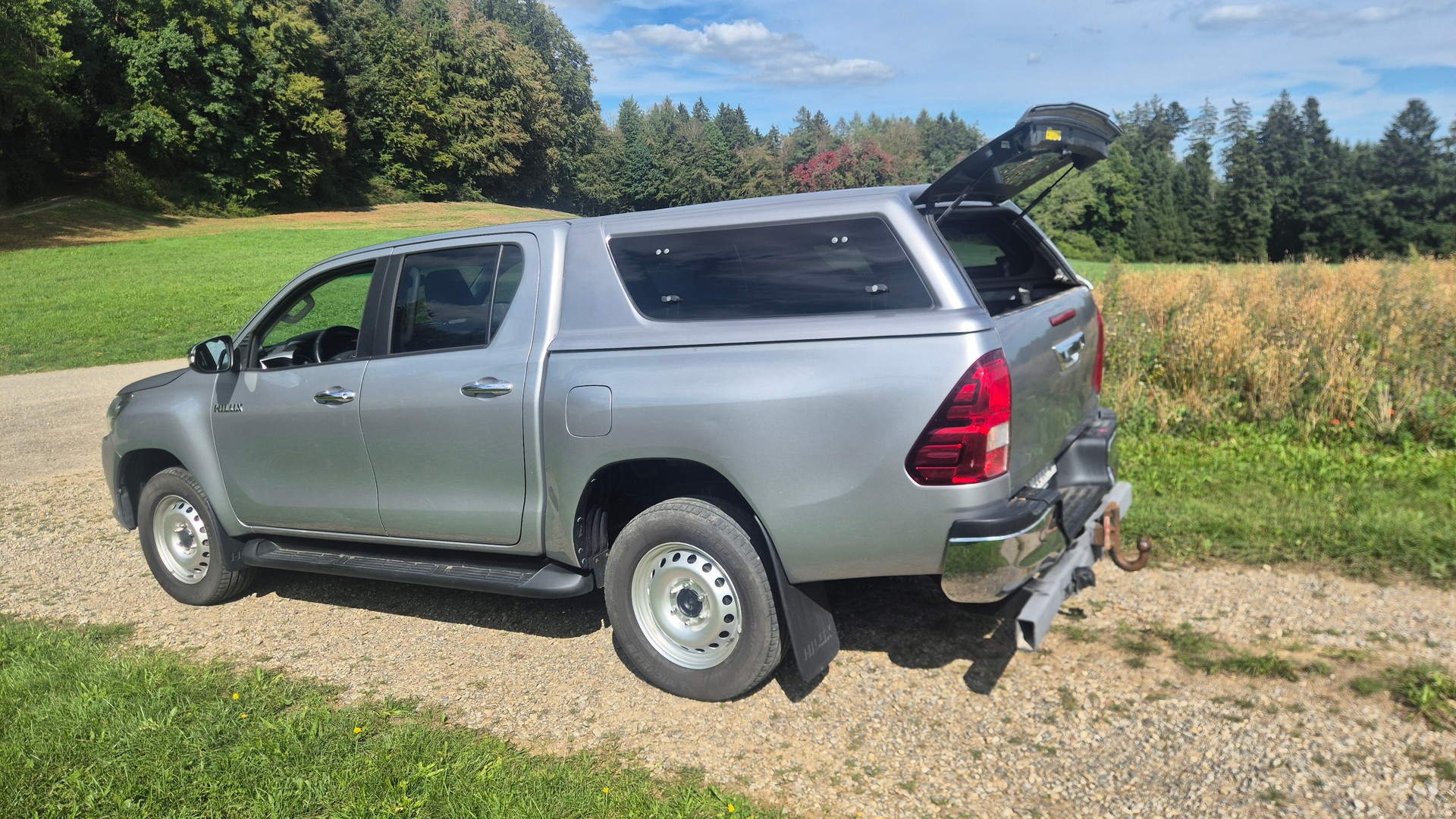 TOYOTA Hilux 2.4D-4D Sol Premium Double Cab 4x4-image-3