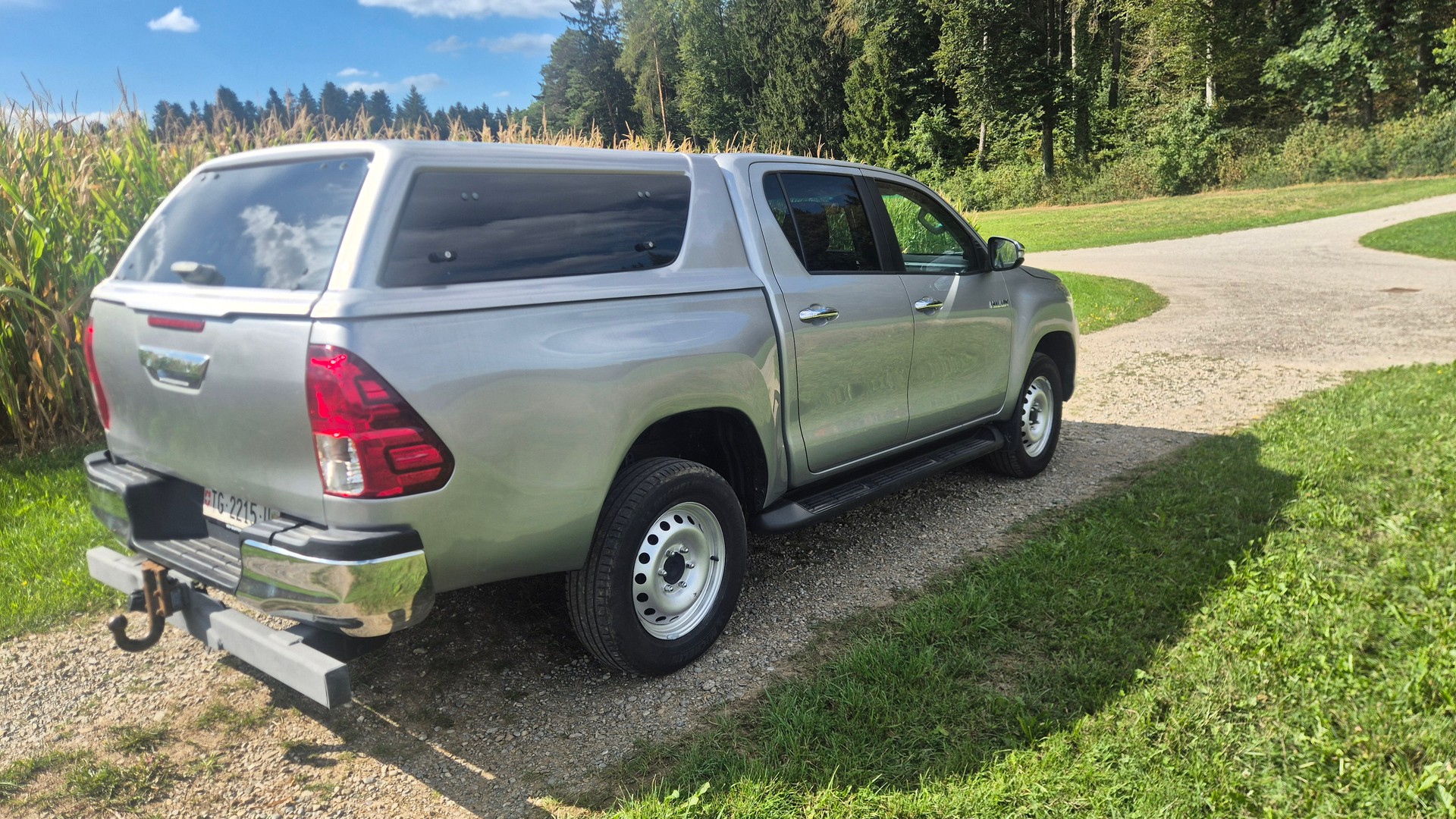 TOYOTA Hilux 2.4D-4D Sol Premium Double Cab 4x4-image-2