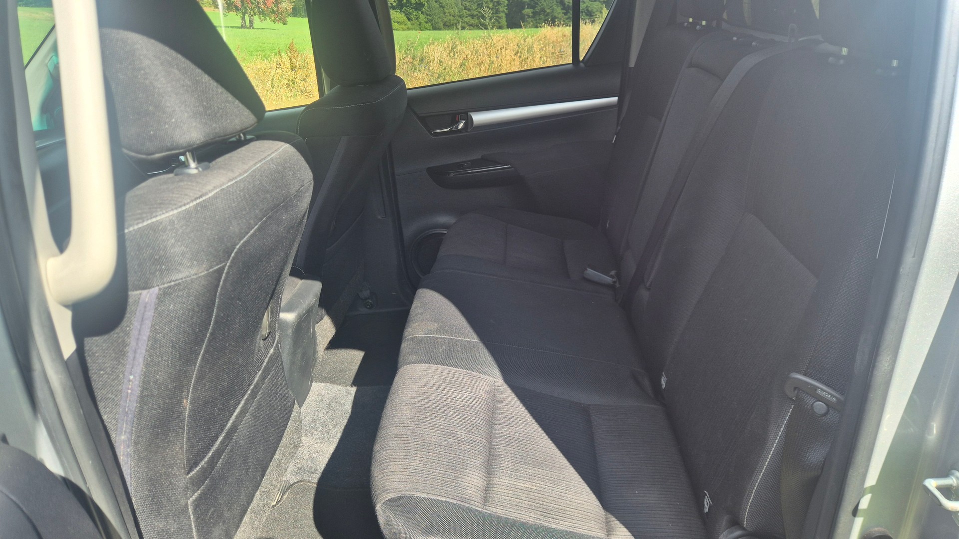 TOYOTA Hilux 2.4D-4D Sol Premium Double Cab 4x4-image-6