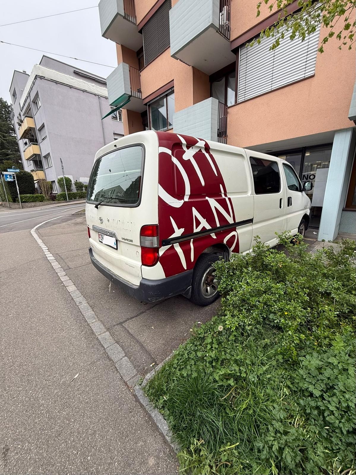 TOYOTA Hiace D-4D Van 4WD LWB-image-1
