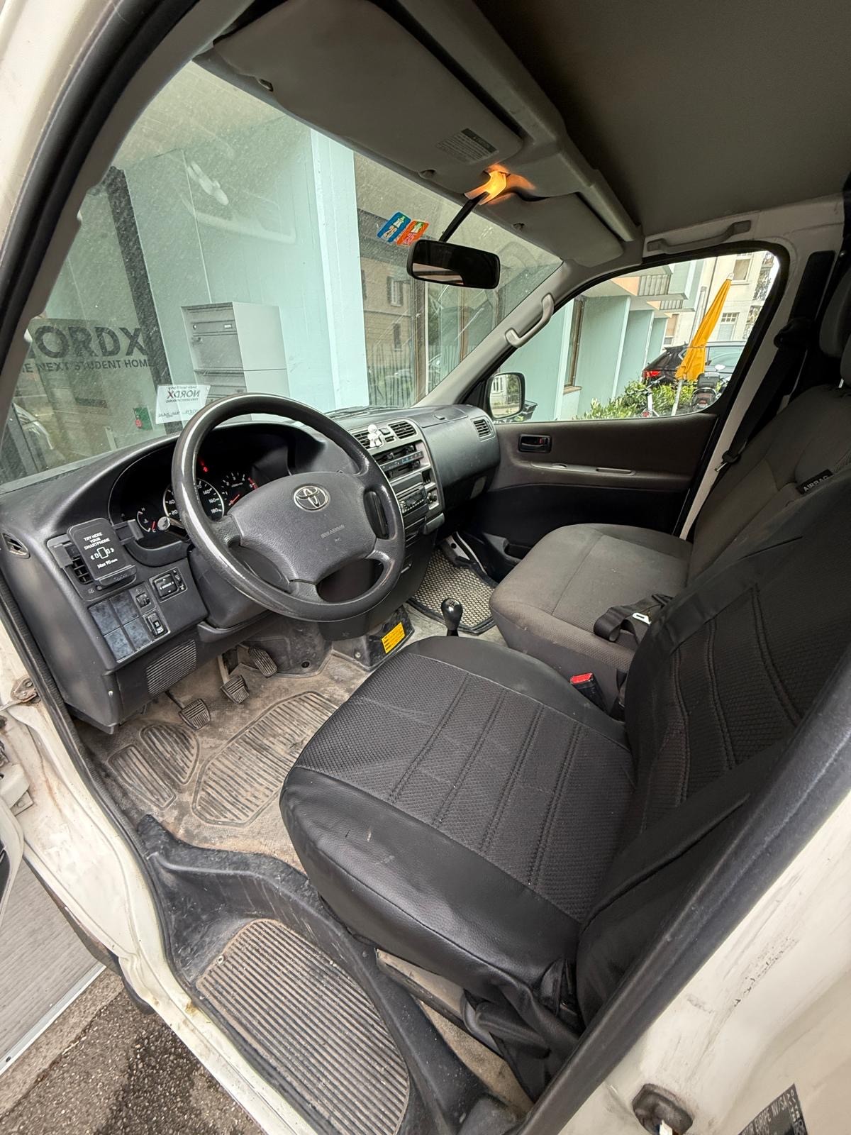 TOYOTA Hiace D-4D Van 4WD LWB-image-3