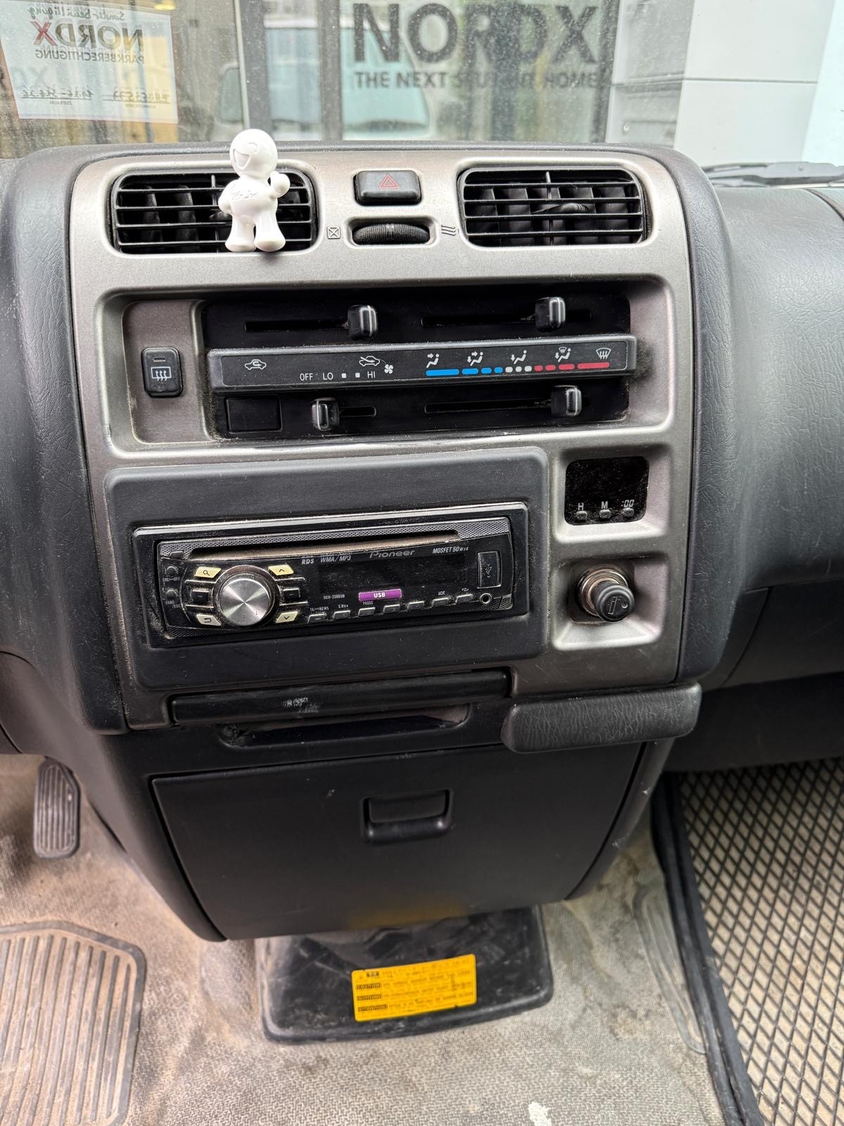 TOYOTA Hiace D-4D Van 4WD LWB-image-4