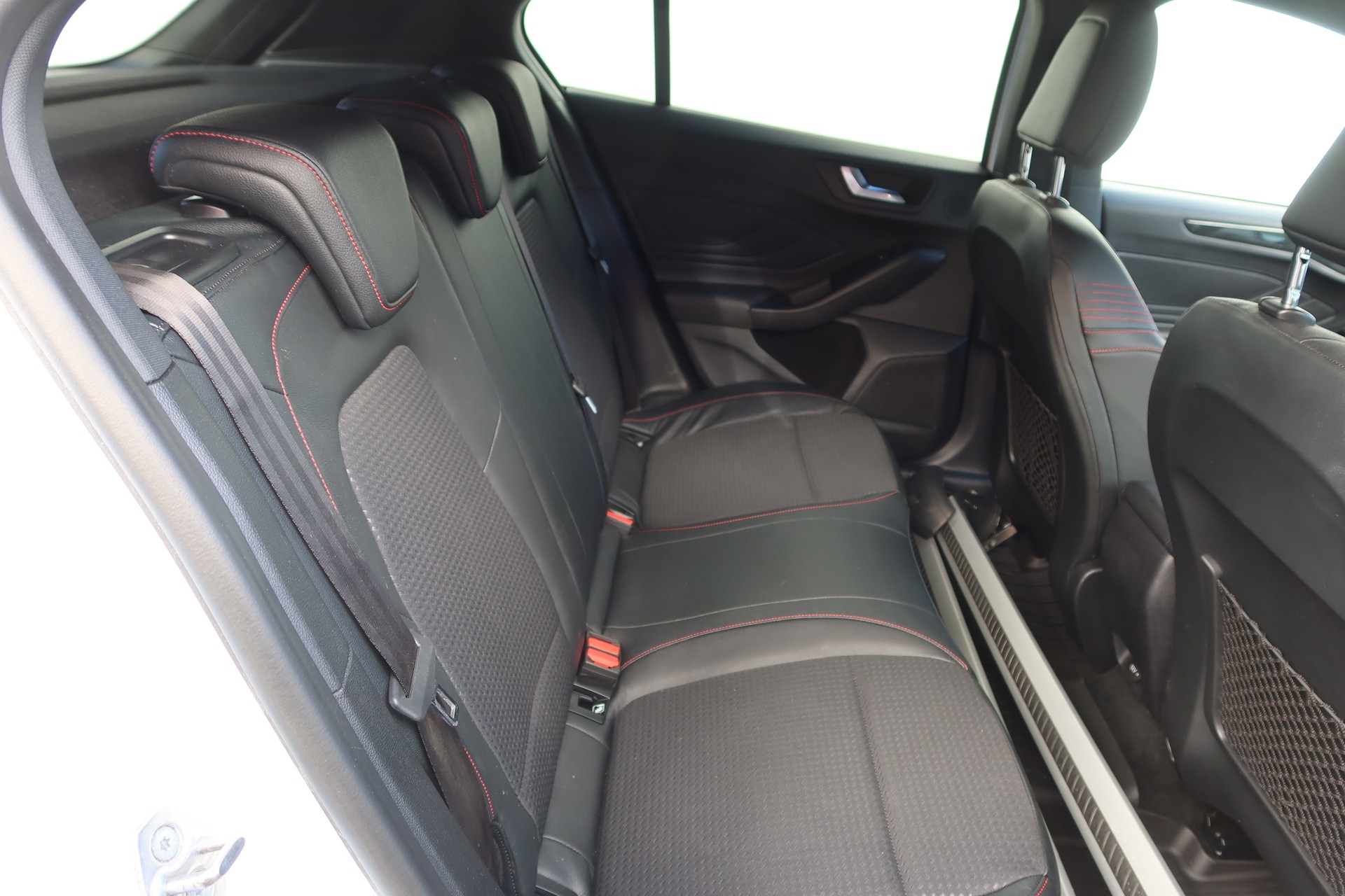 FORD Focus 1.0 SCTi ST Line-image-10