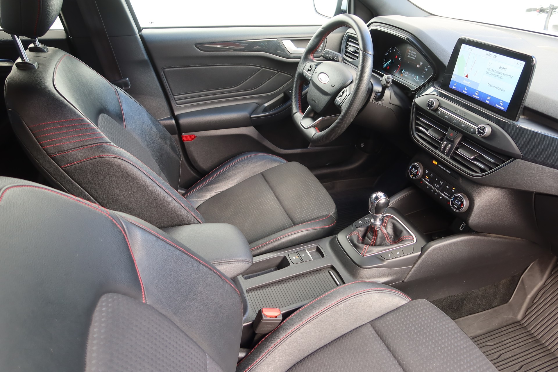 FORD Focus 1.0 SCTi ST Line-image-8