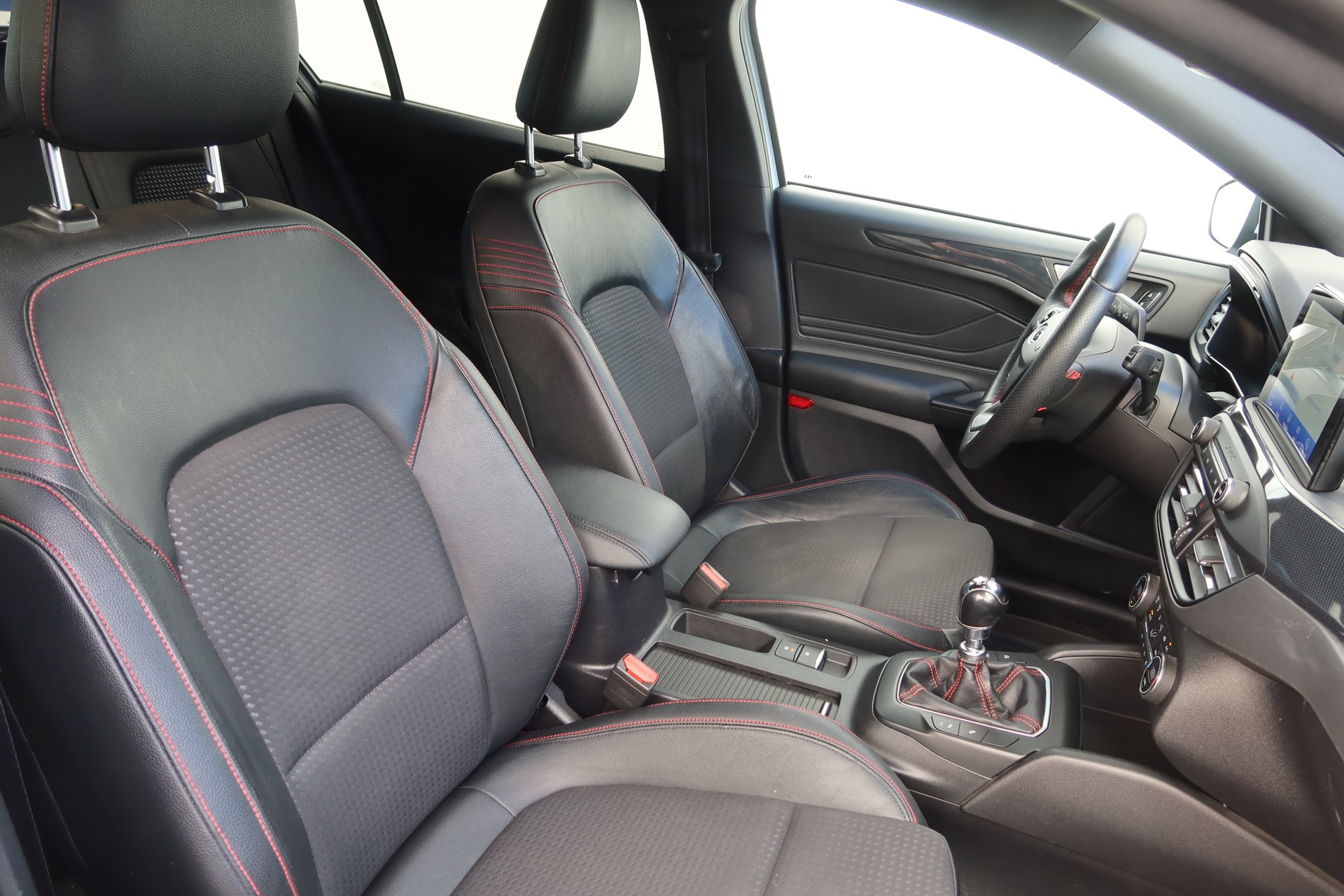 FORD Focus 1.0 SCTi ST Line-image-9