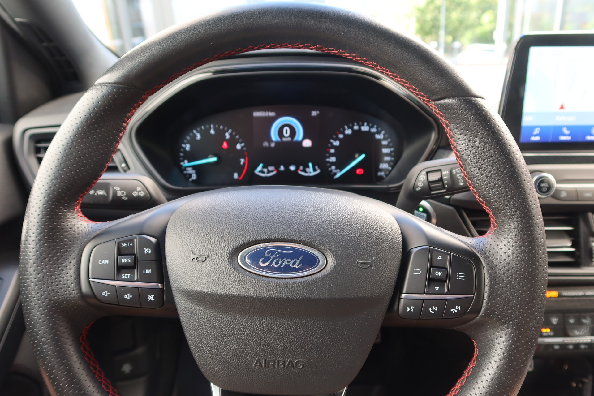 FORD Focus 1.0 SCTi ST Line-image-12
