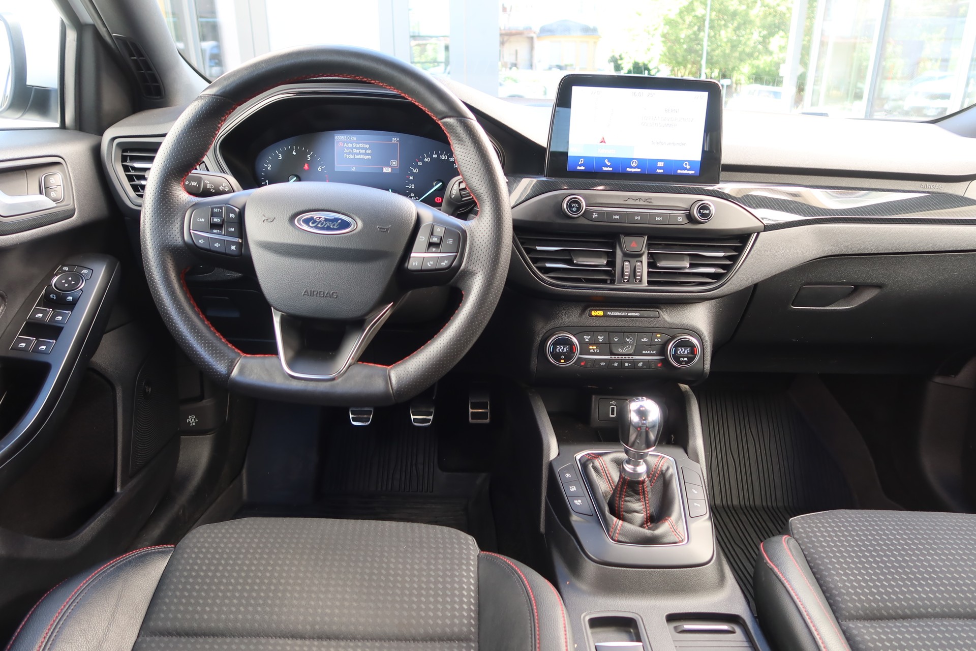 FORD Focus 1.0 SCTi ST Line-image-11