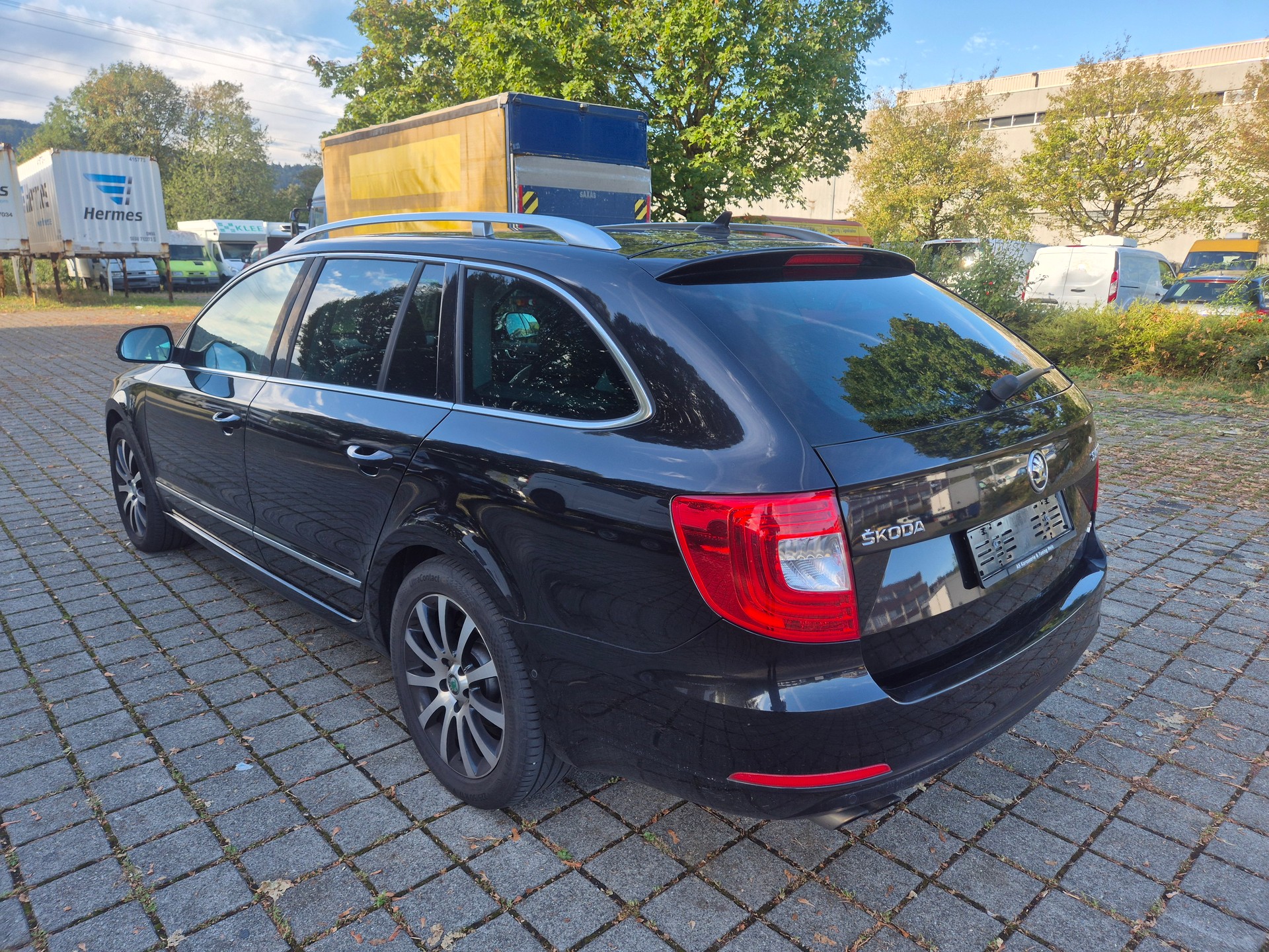 SKODA Superb Combi 2.0 TDi Business 4x4 DSG-image-5