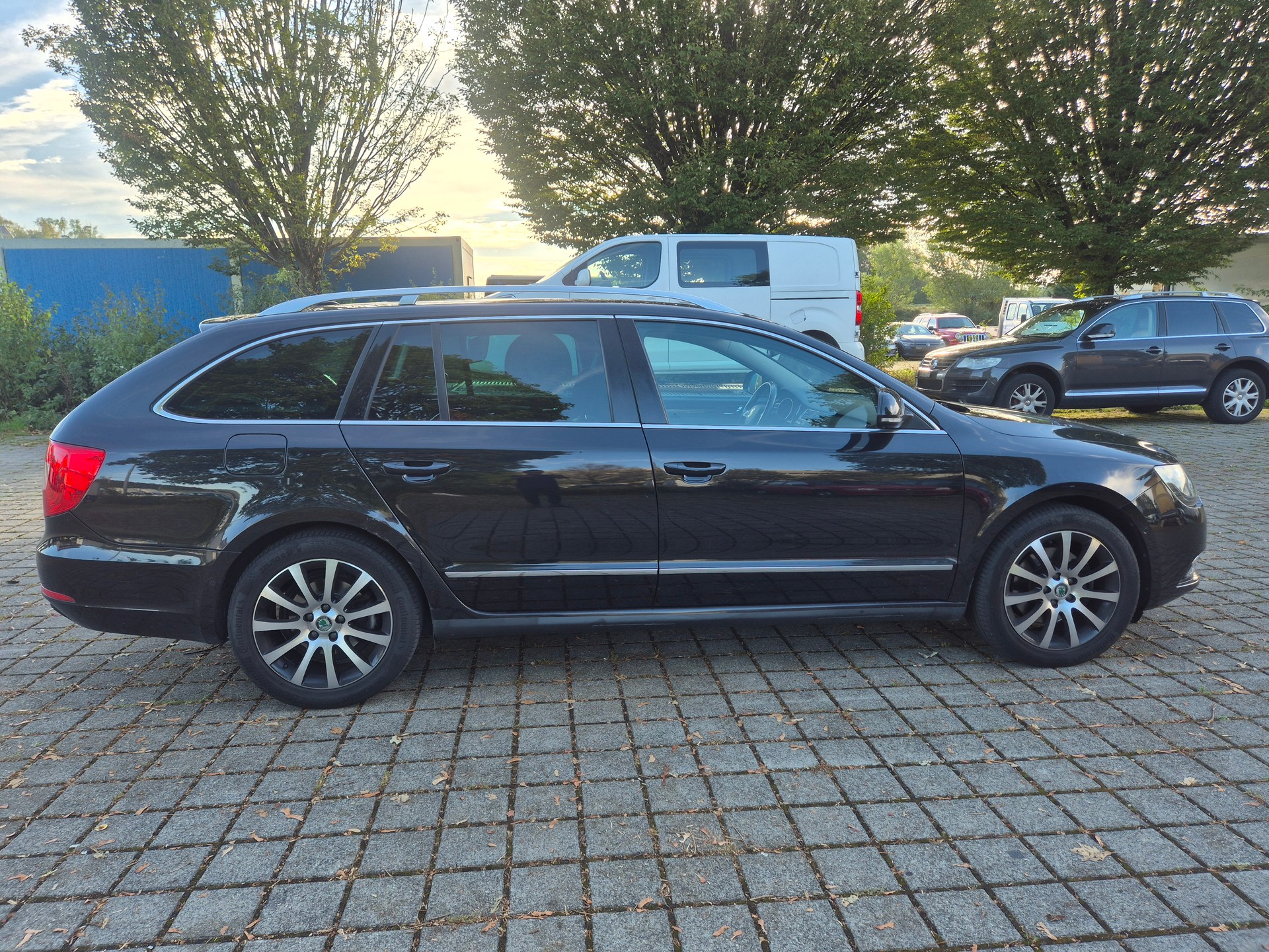 SKODA Superb Combi 2.0 TDi Business 4x4 DSG-image-3