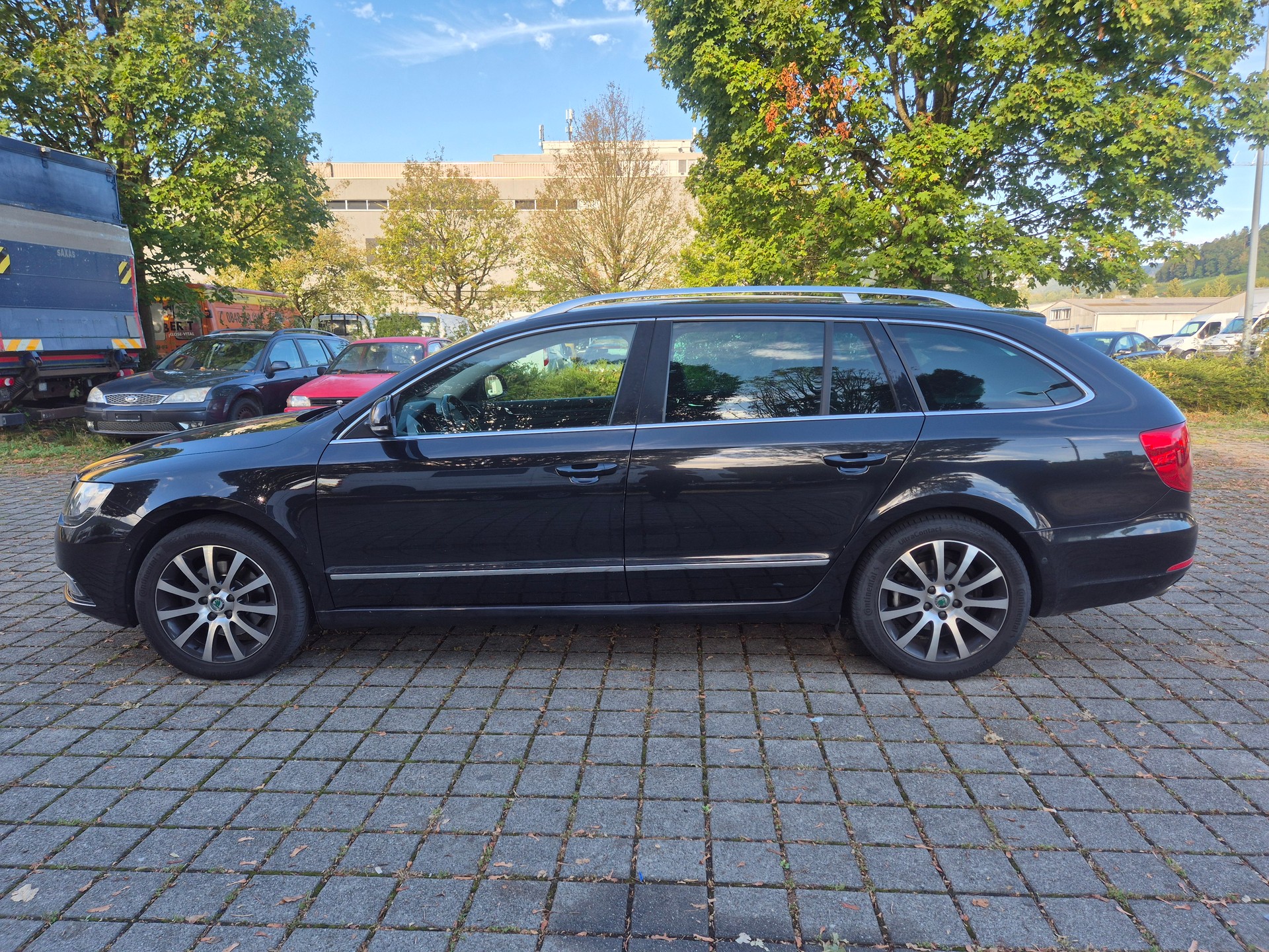 SKODA Superb Combi 2.0 TDi Business 4x4 DSG-image-4