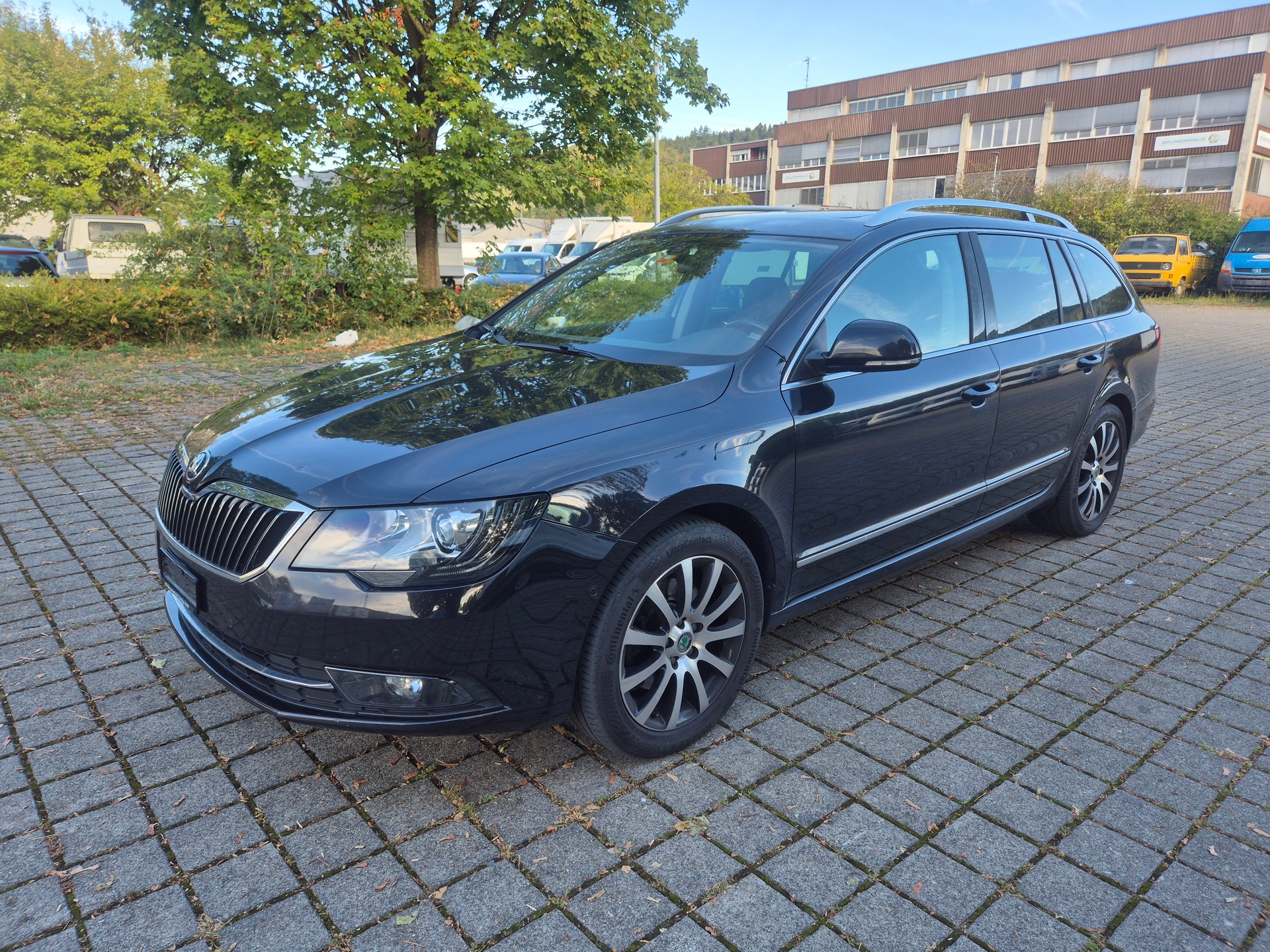 SKODA Superb Combi 2.0 TDi Business 4x4 DSG-image-2