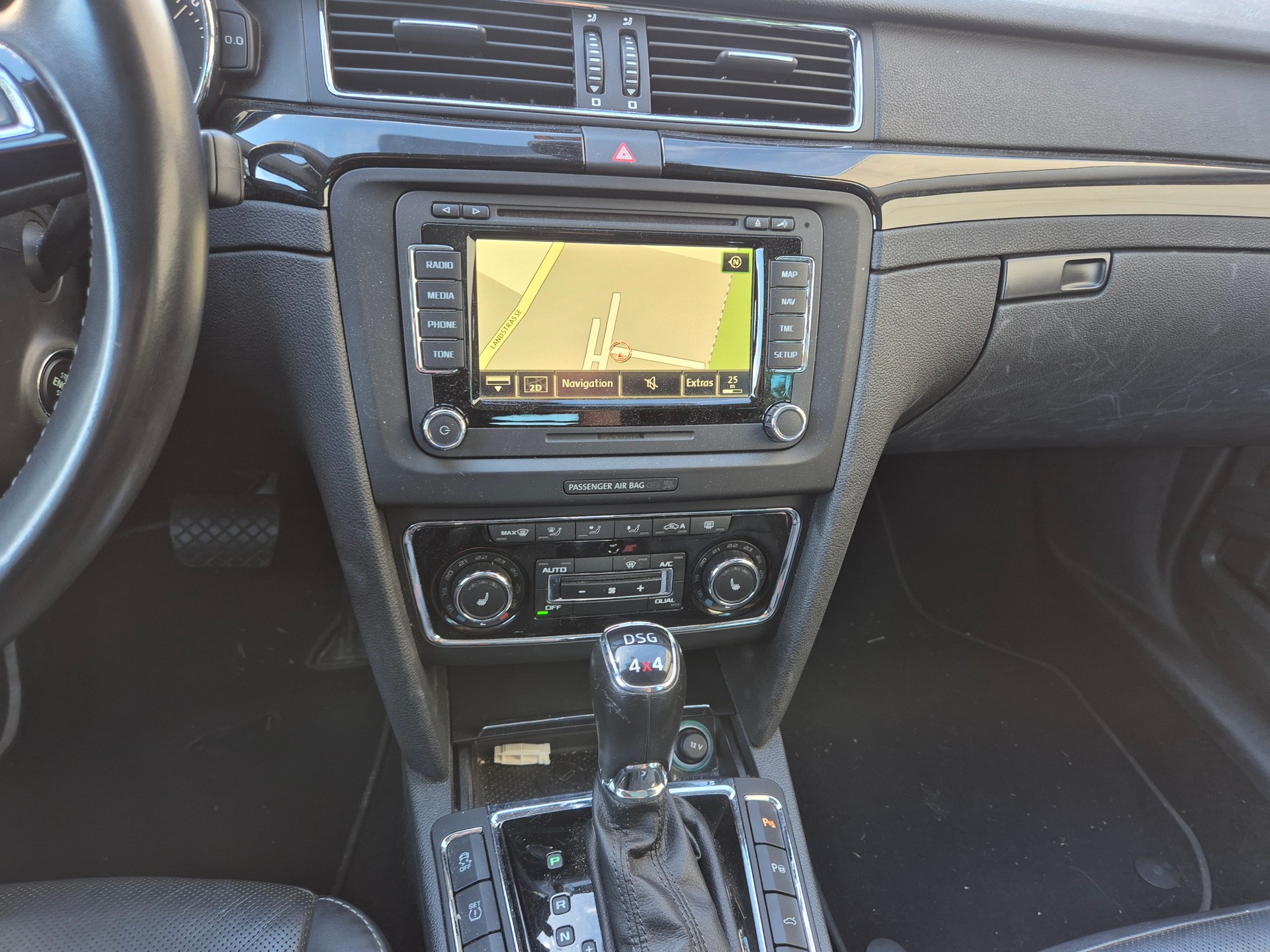 SKODA Superb Combi 2.0 TDi Business 4x4 DSG-image-12
