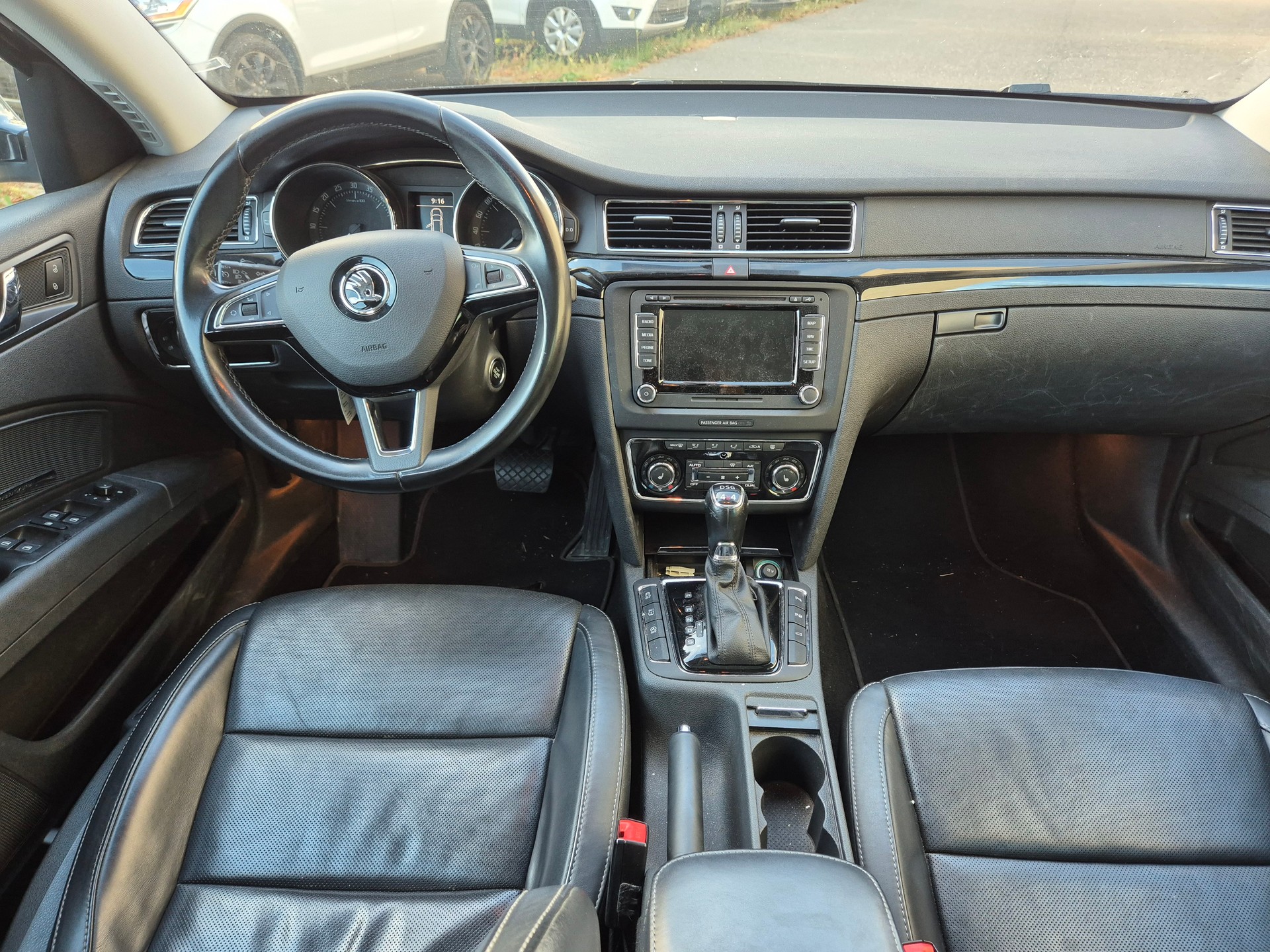 SKODA Superb Combi 2.0 TDi Business 4x4 DSG-image-9