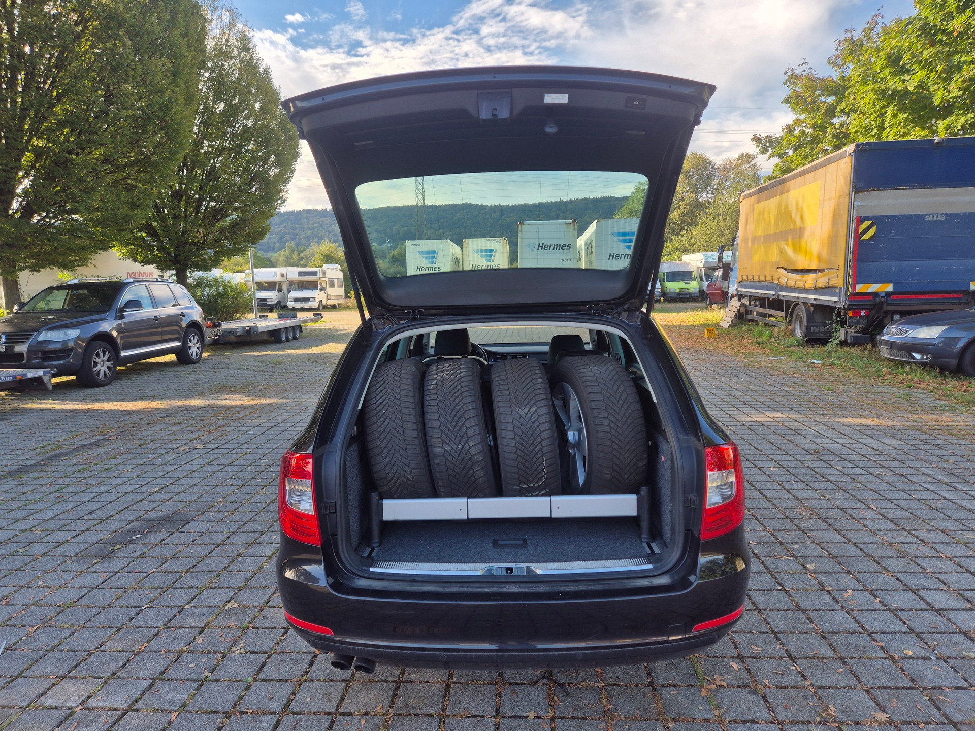 SKODA Superb Combi 2.0 TDi Business 4x4 DSG-image-8