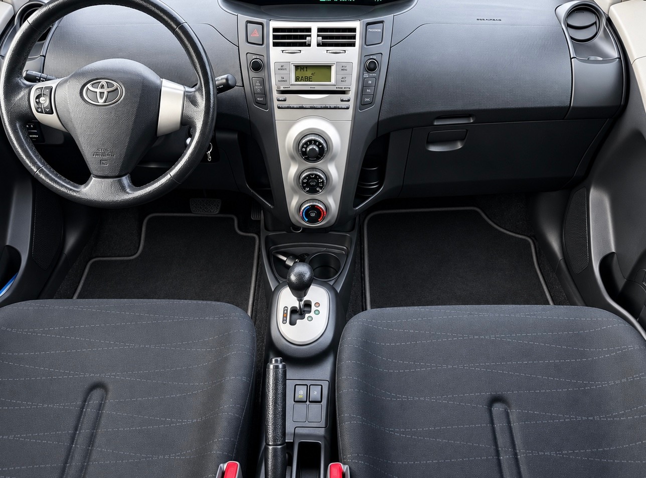 TOYOTA Yaris 1.3 Linea Luna-image-6