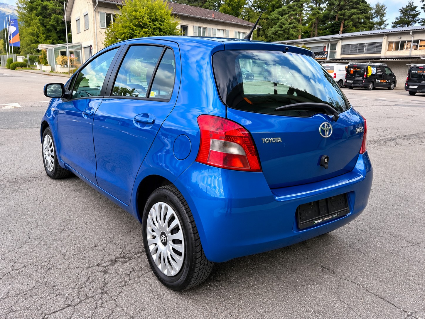 TOYOTA Yaris 1.3 Linea Luna-image-2
