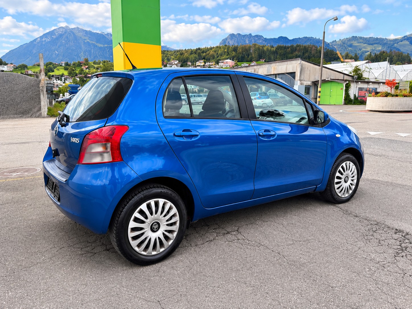 TOYOTA Yaris 1.3 Linea Luna-image-3