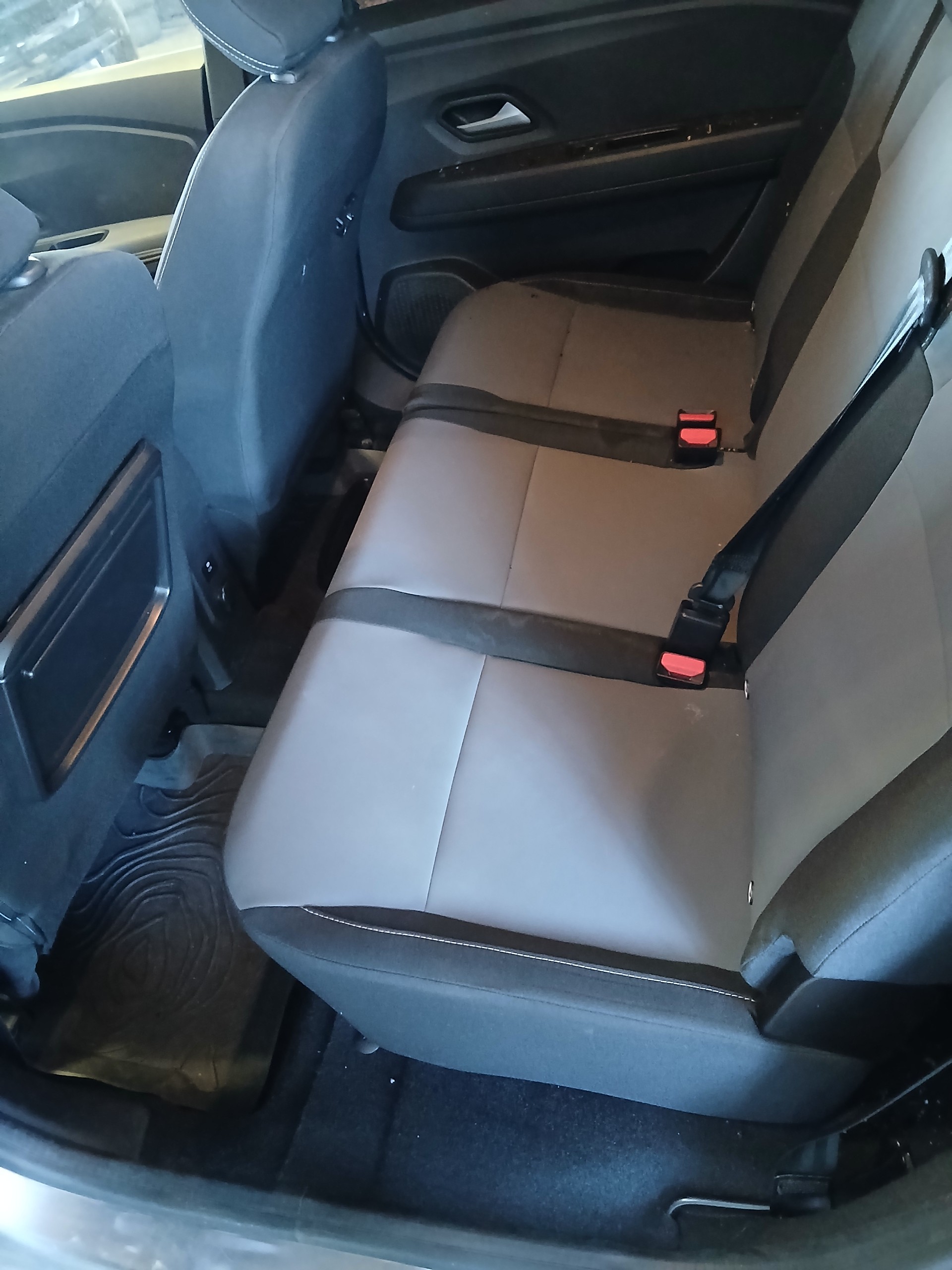 DACIA Jogger HEV 140 Extreme-image-9