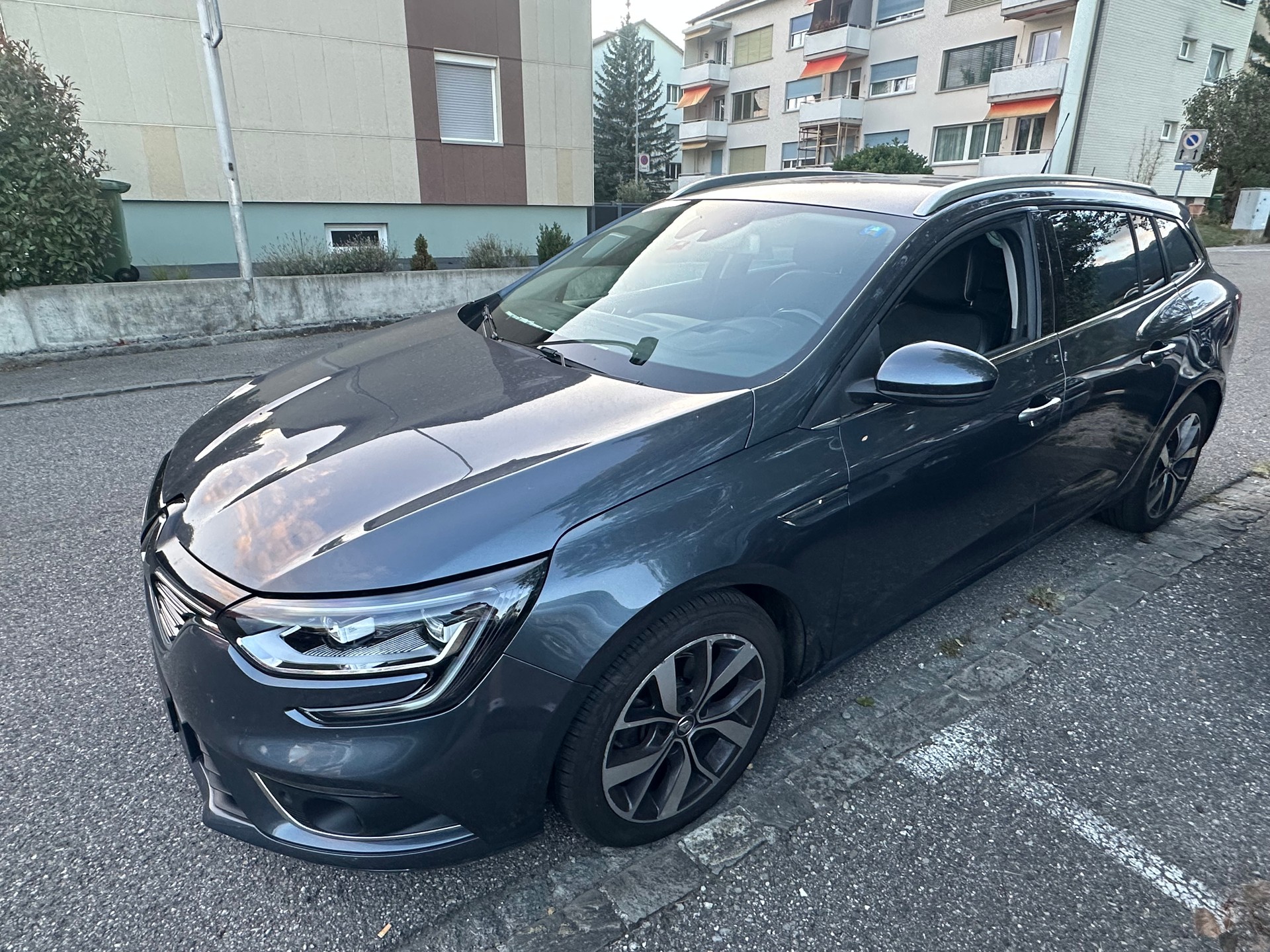 RENAULT Mégane Grandtour 1.2 16V Turbo Zen-image-5