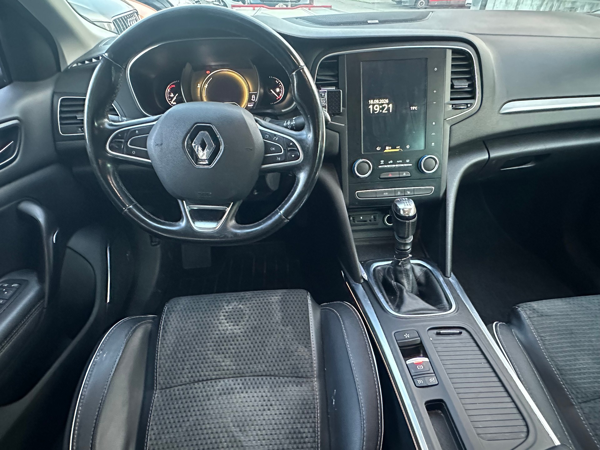RENAULT Mégane Grandtour 1.2 16V Turbo Zen-image-6