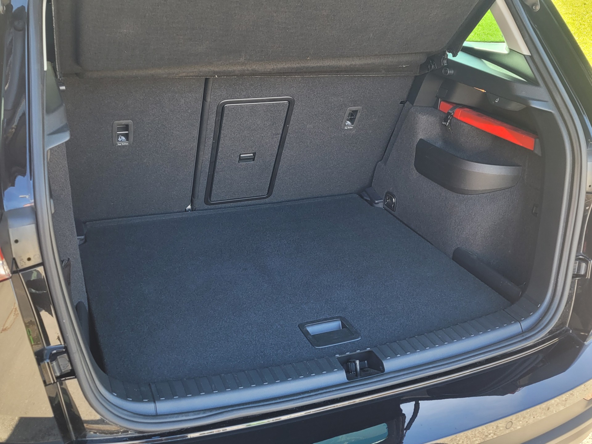 SKODA Karoq 2.0 TDI CR Selection 4x4 DSG *Anhängerkupplung+Garantie*-image-7