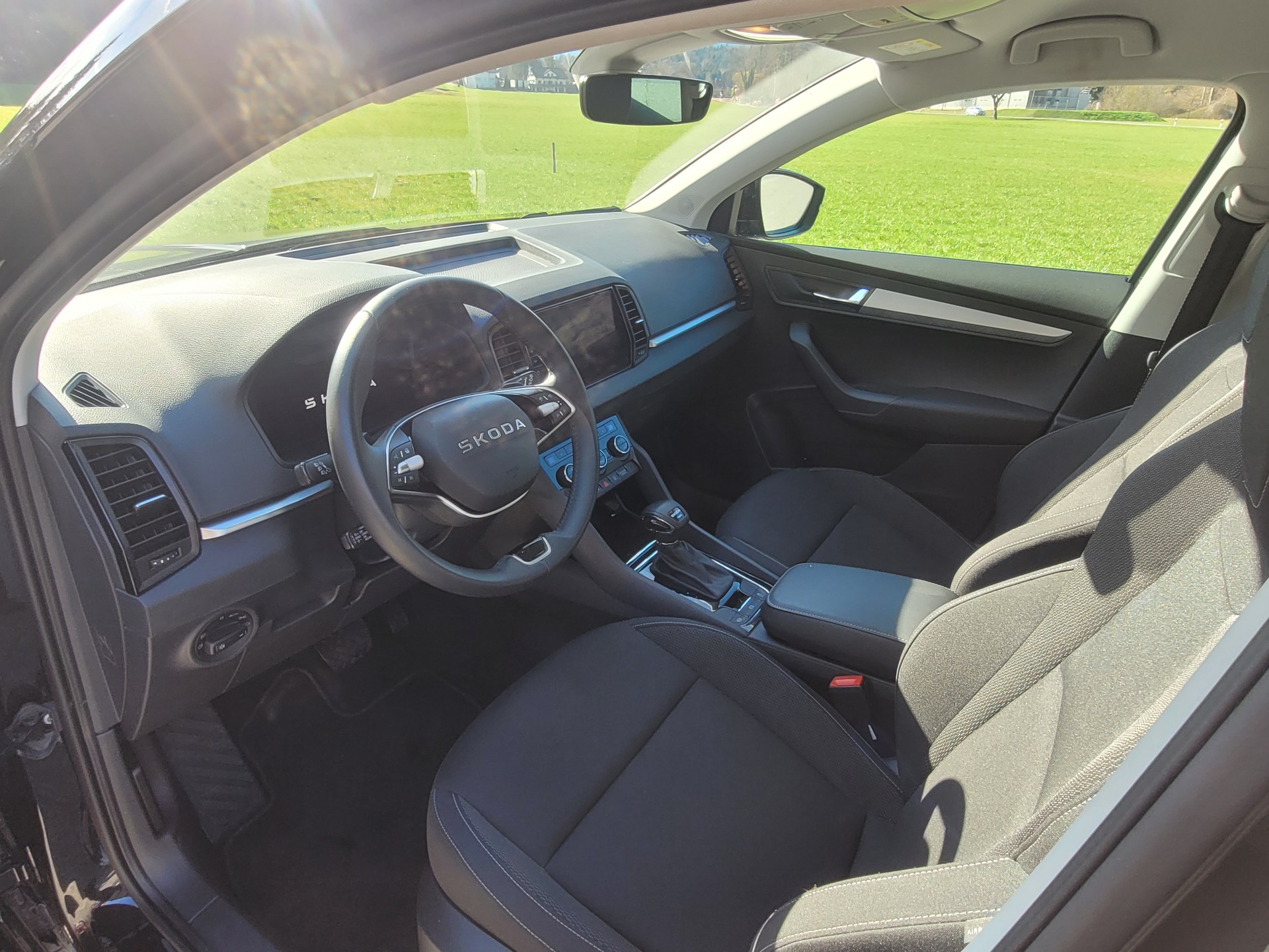 SKODA Karoq 2.0 TDI CR Selection 4x4 DSG *Anhängerkupplung+Garantie*-image-8