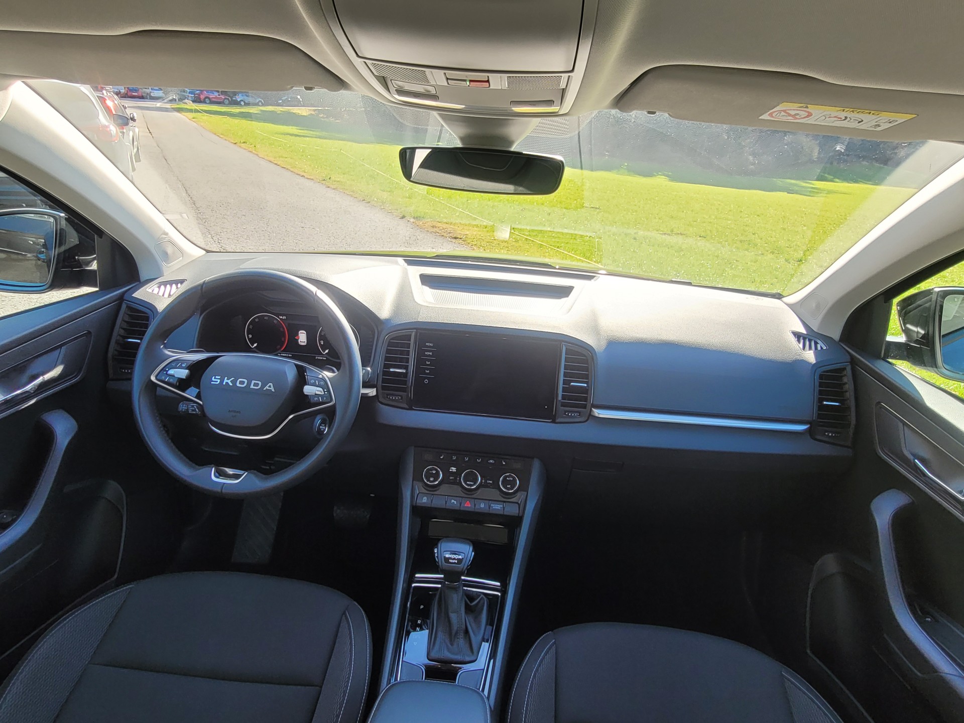 SKODA Karoq 2.0 TDI CR Selection 4x4 DSG *Anhängerkupplung+Garantie*-image-9