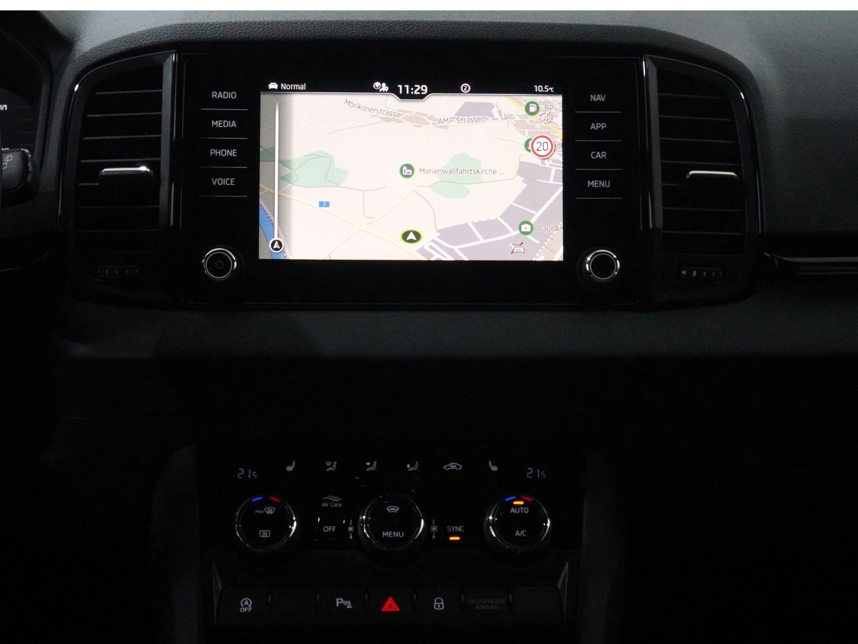 SKODA Karoq 2.0 TDI SportLine DSG 4x4-image-16