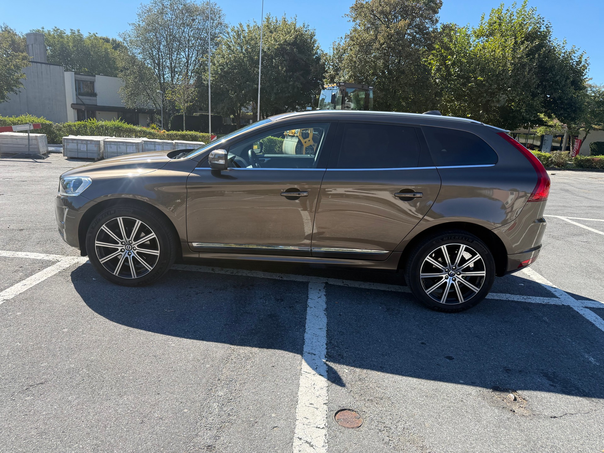 VOLVO XC60 D4 Summum Geartronic-image-2