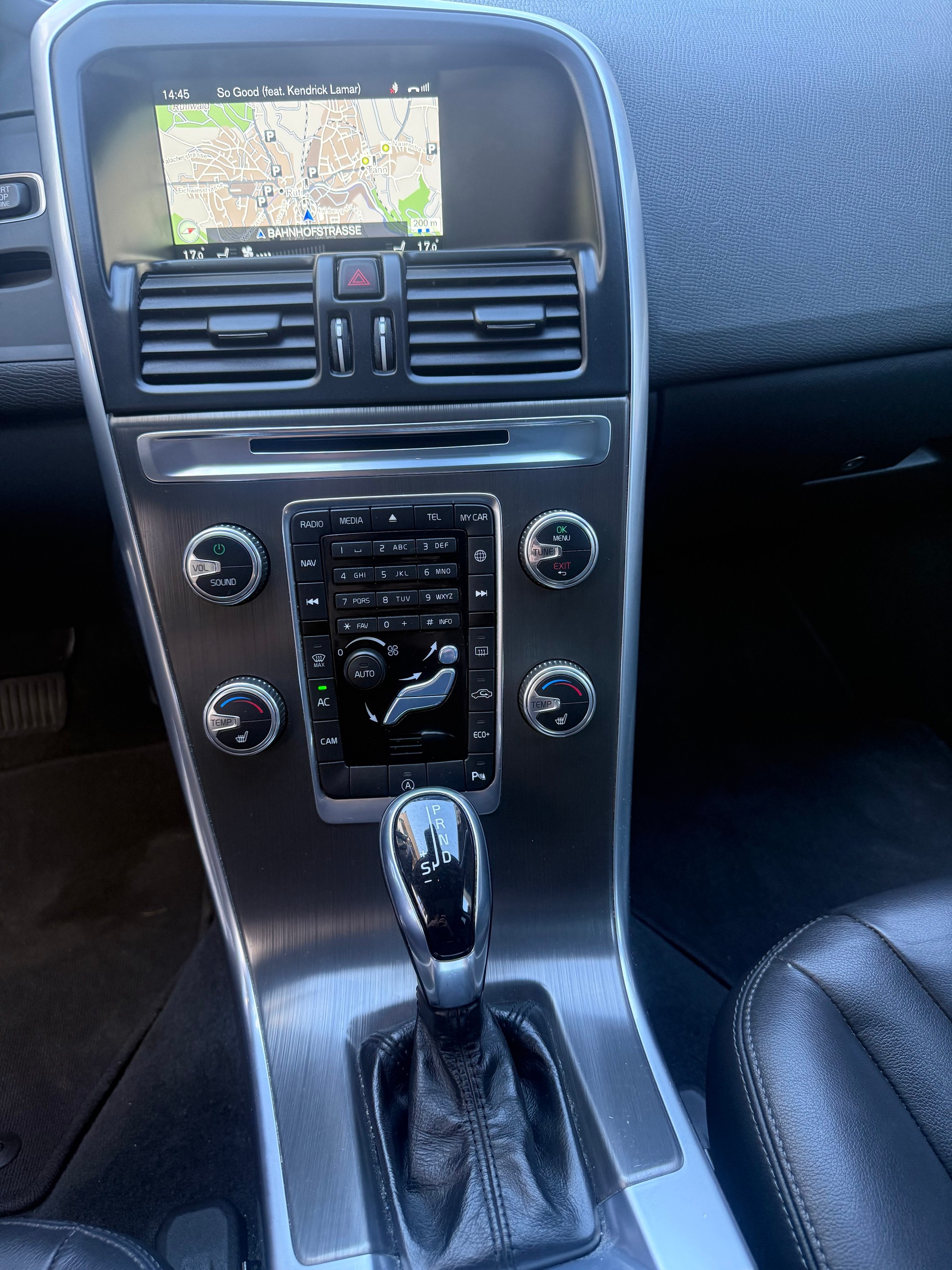 VOLVO XC60 D4 Summum Geartronic-image-8