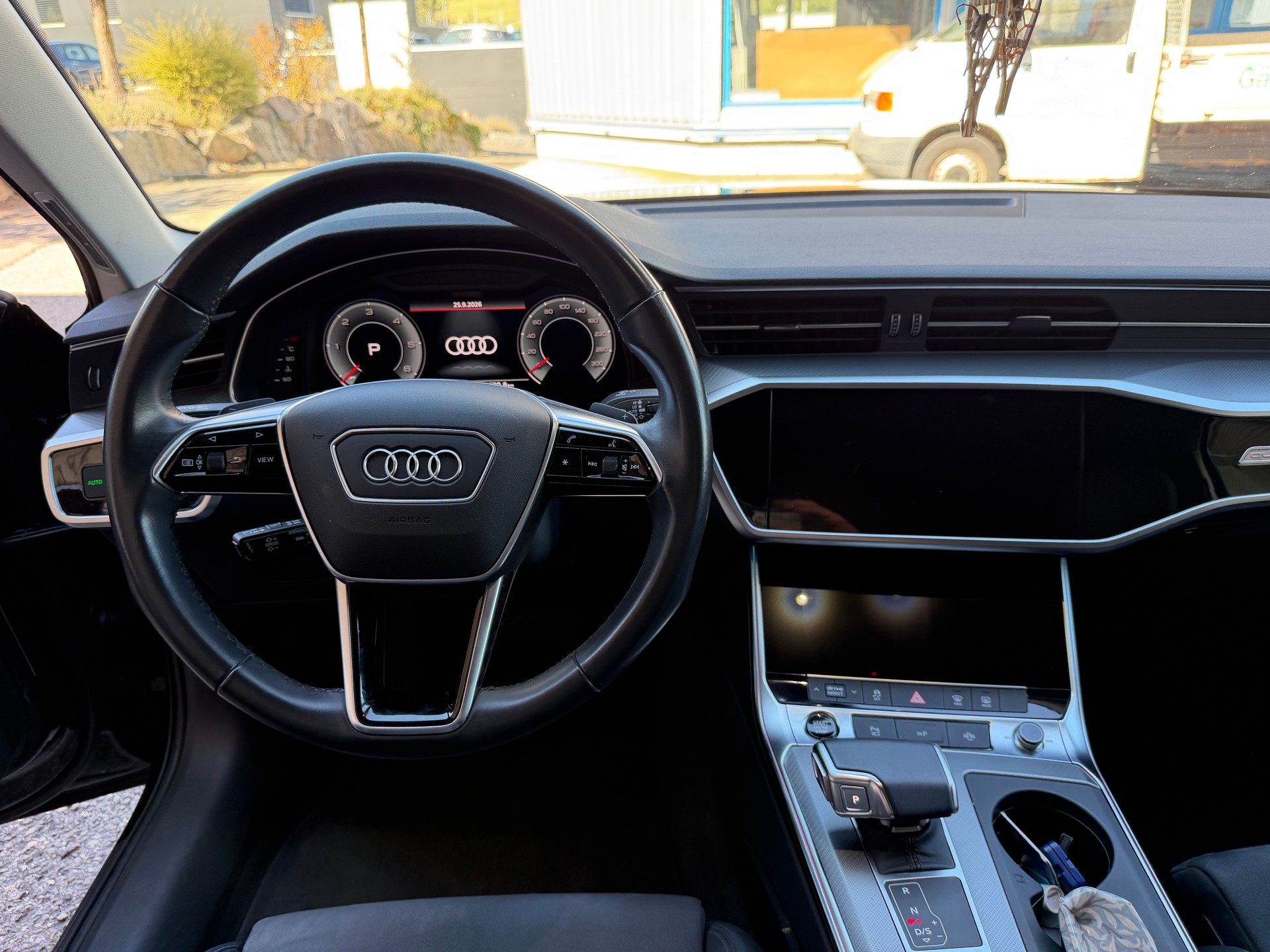 AUDI A6 Avant 40 TDI Attraction quattro S-tronic-image-8