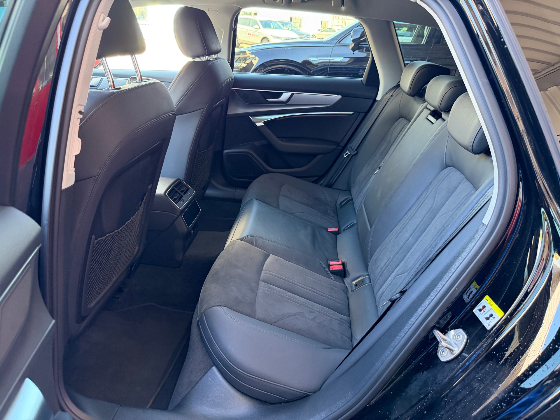 AUDI A6 Avant 40 TDI Attraction quattro S-tronic-image-11
