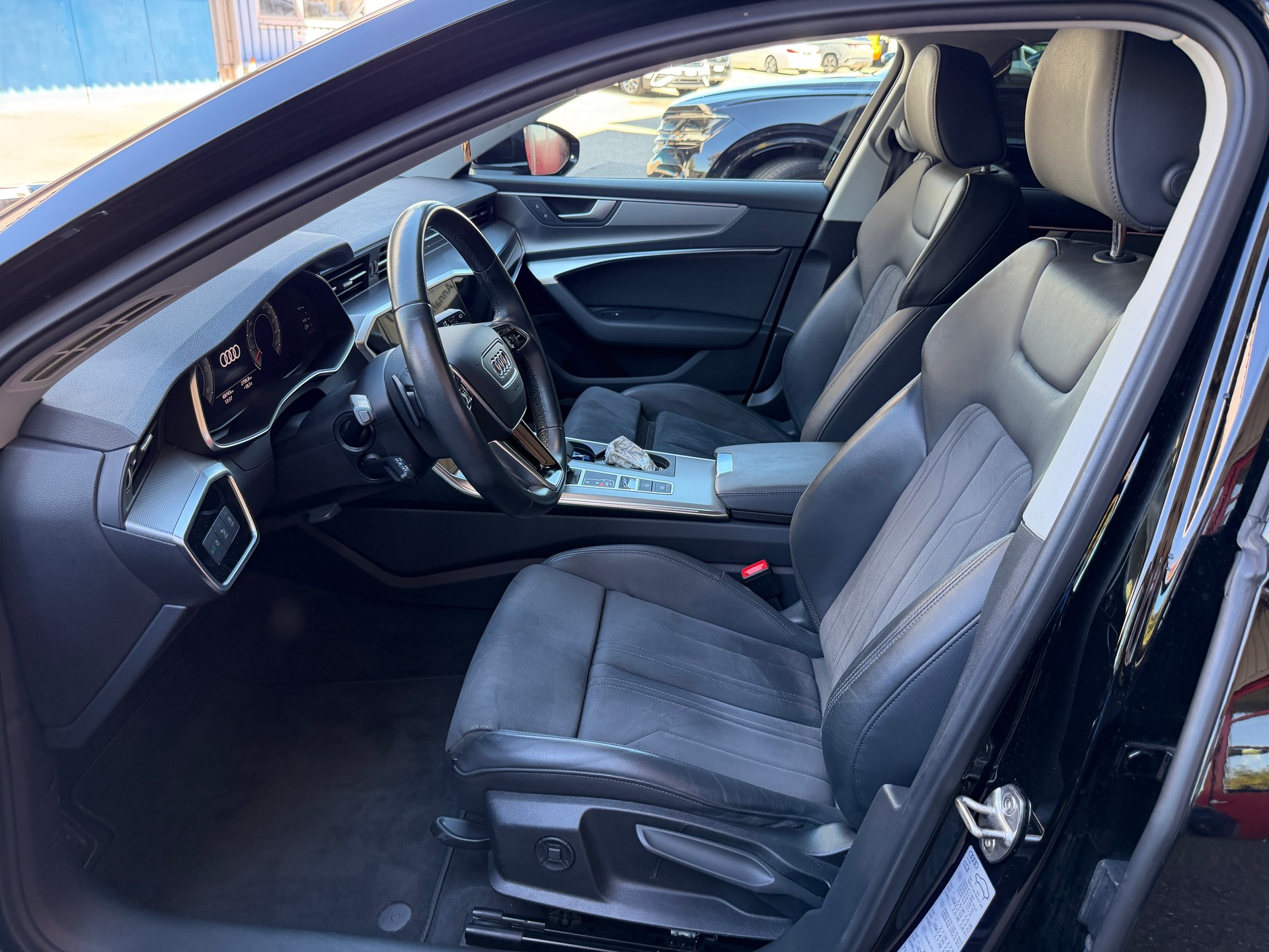AUDI A6 Avant 40 TDI Attraction quattro S-tronic-image-10