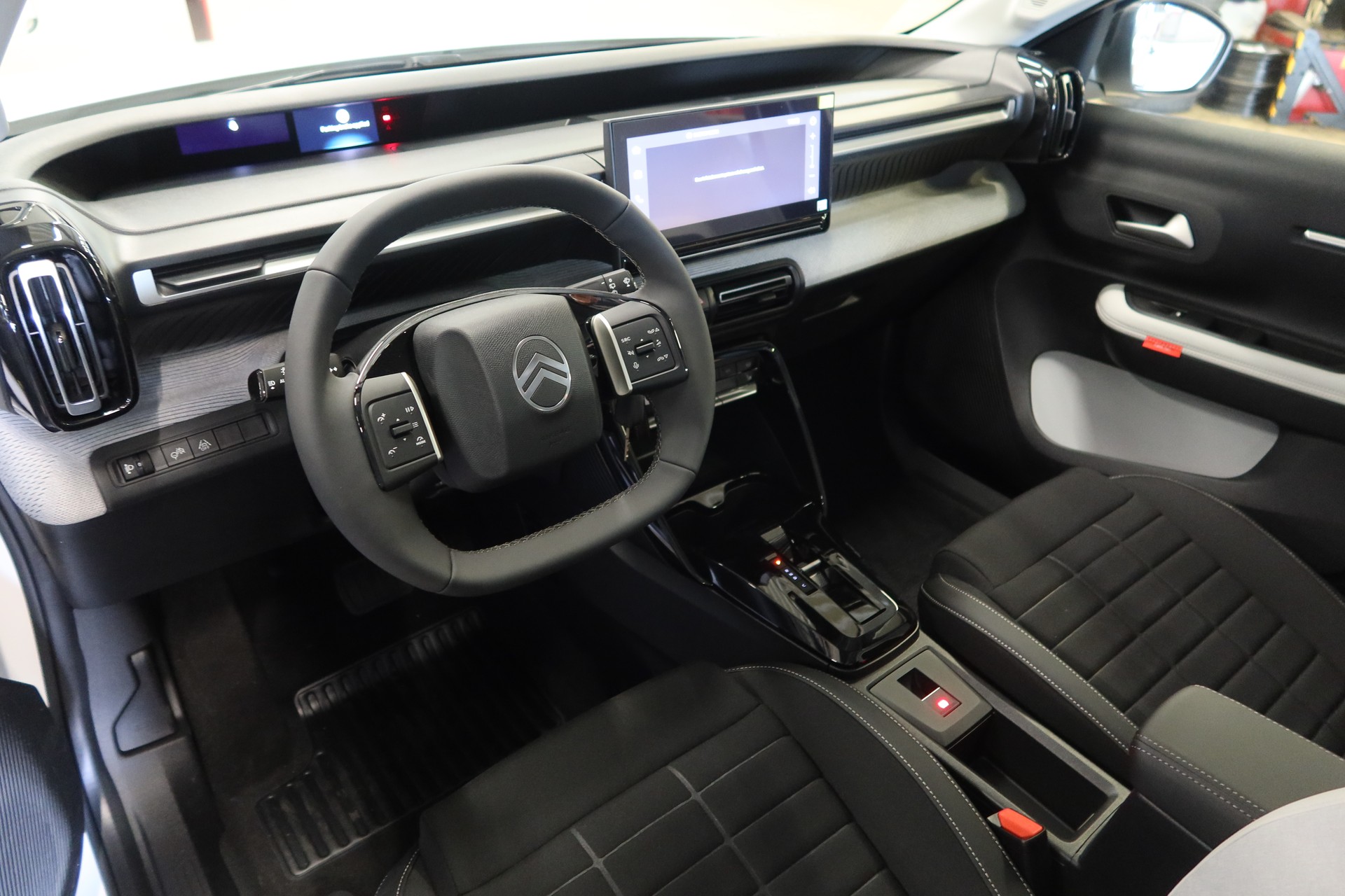 CITROEN e-C3 44kWh Max-image-6