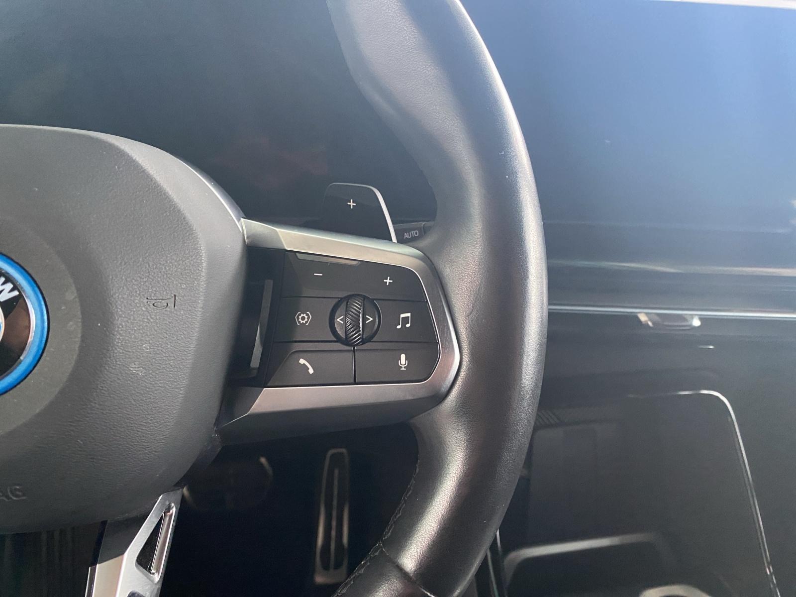 BMW X1 25e xDrive paddles-image-9