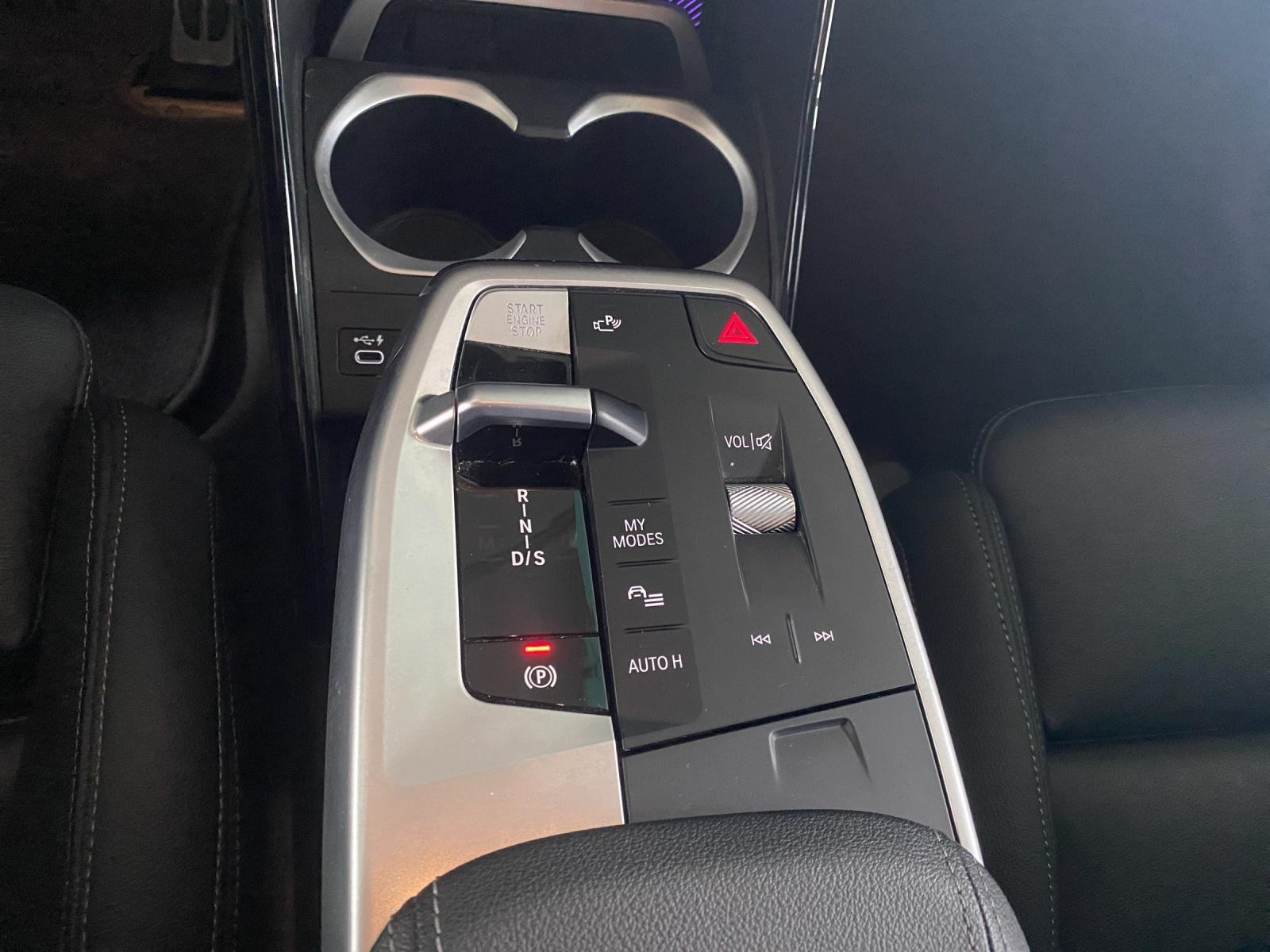 BMW X1 25e xDrive paddles-image-12
